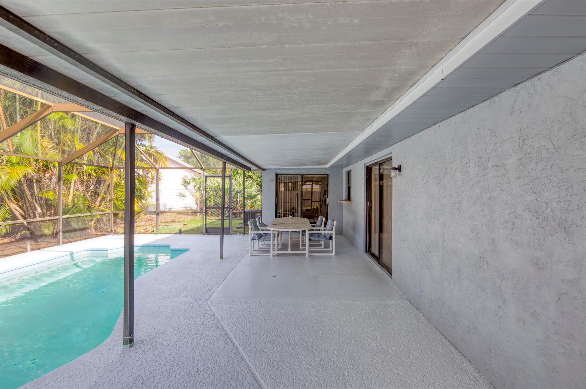 183 SW Airview Avenue