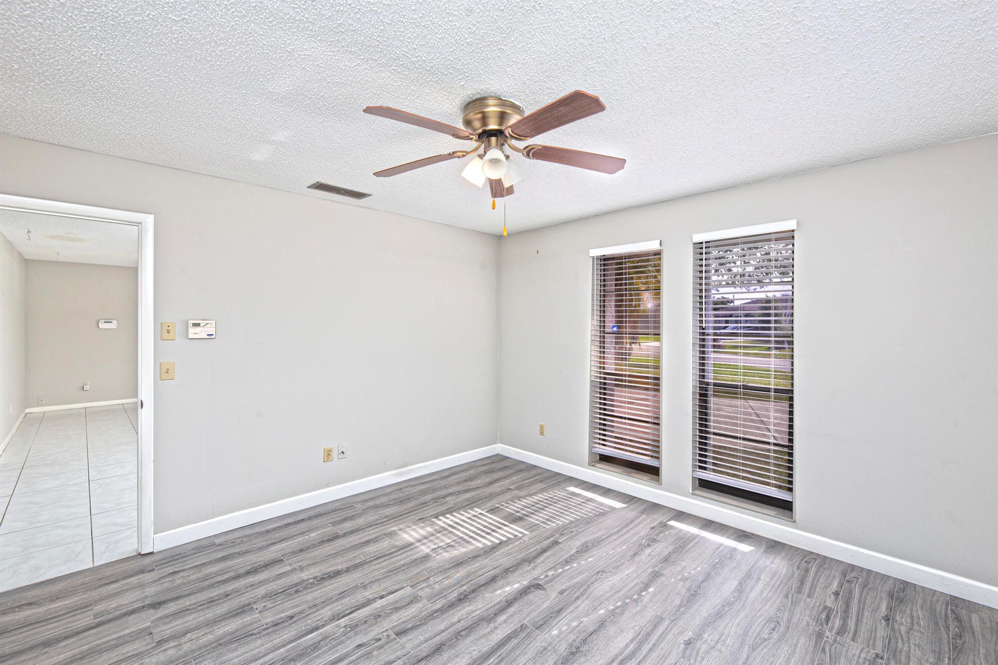 183 SW Airview Avenue