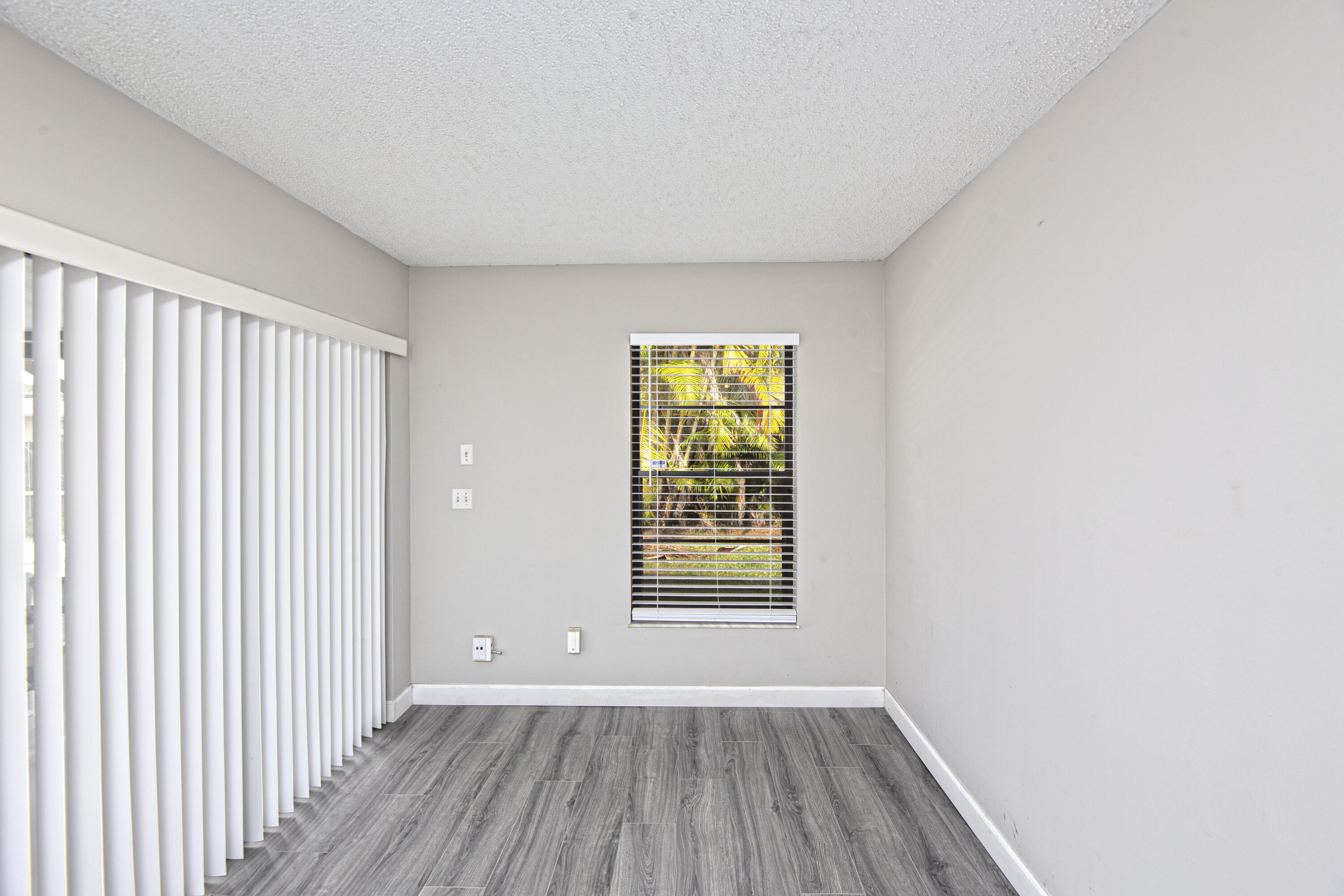 183 SW Airview Avenue