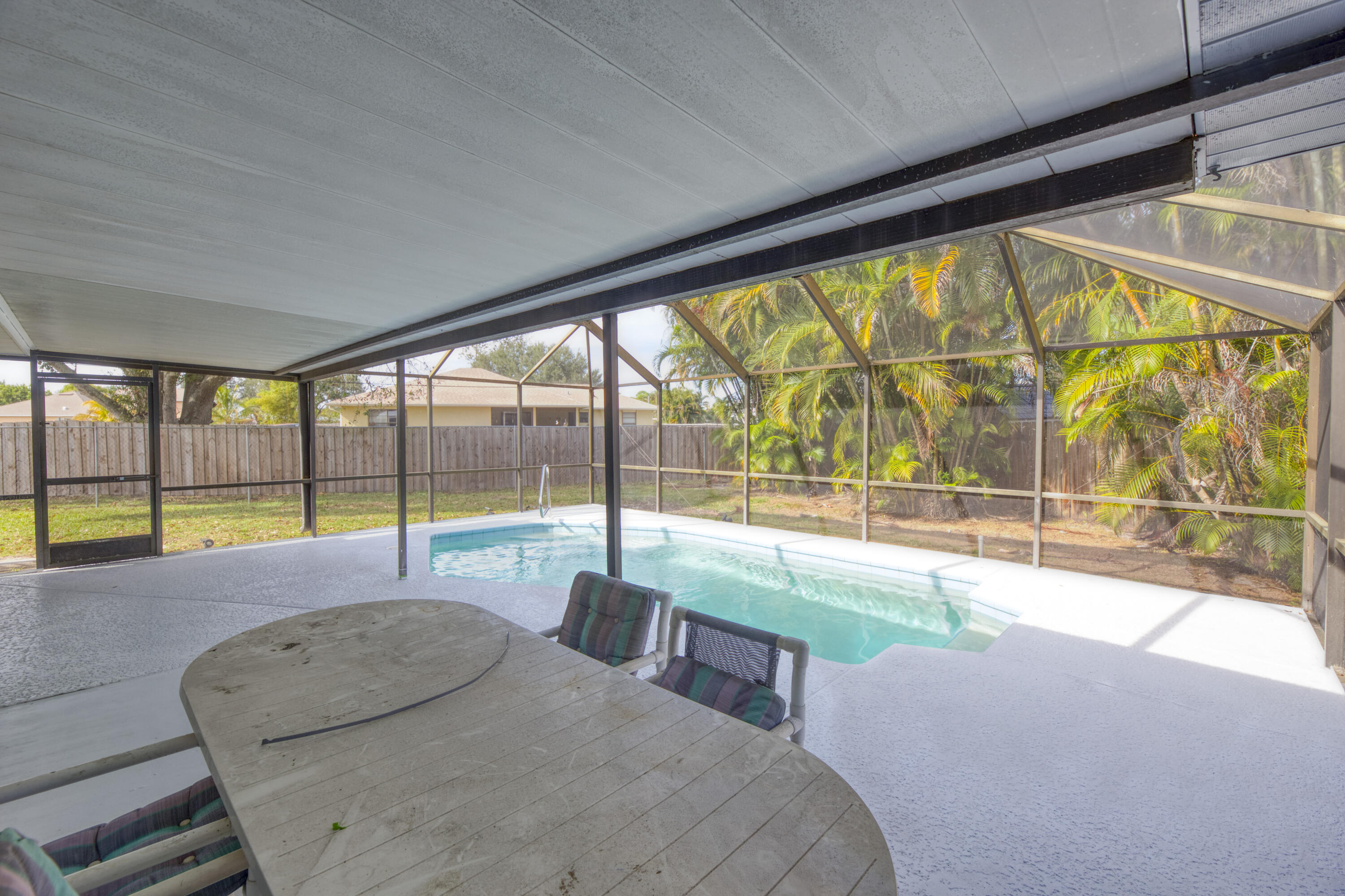 183 SW Airview Avenue