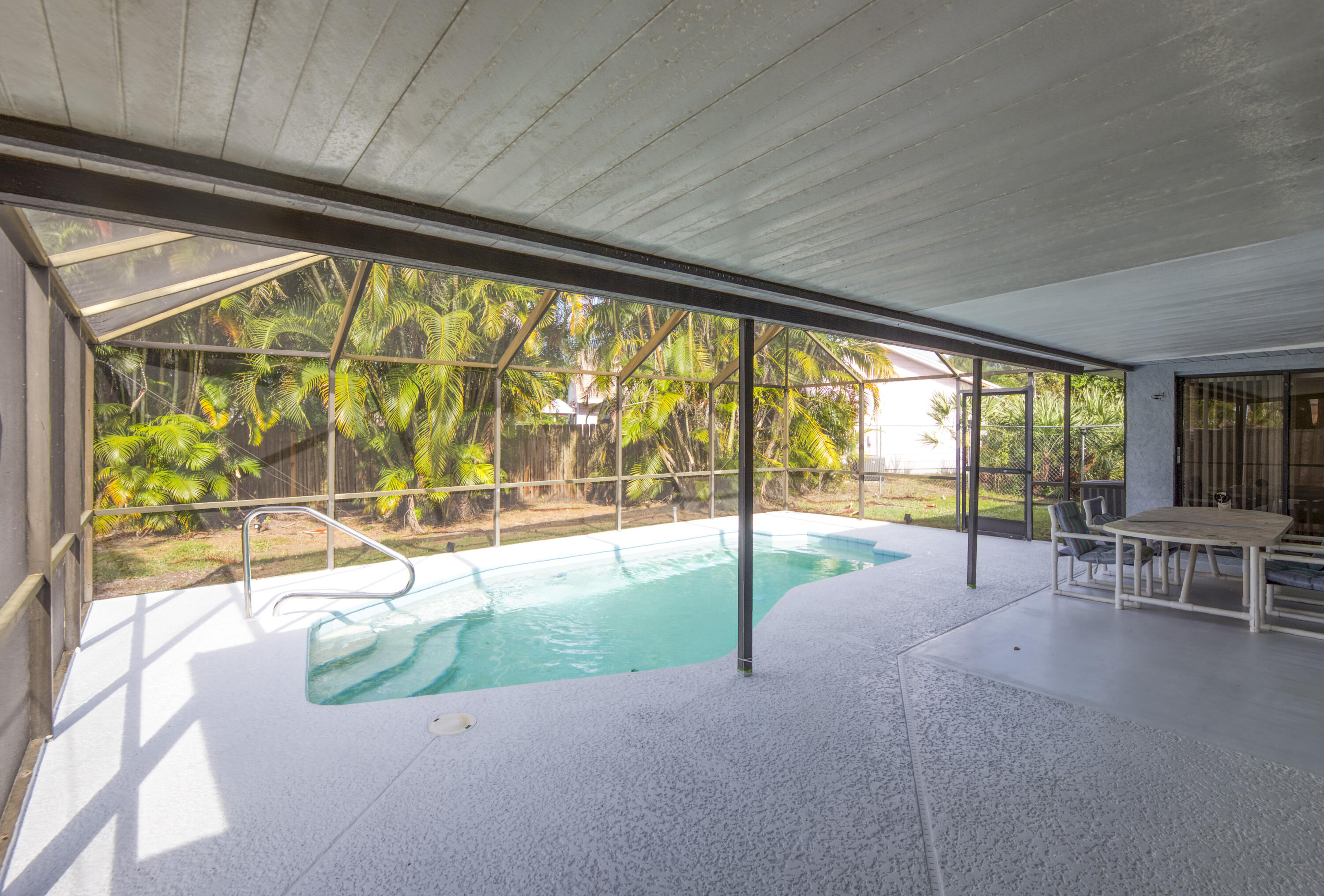 183 SW Airview Avenue