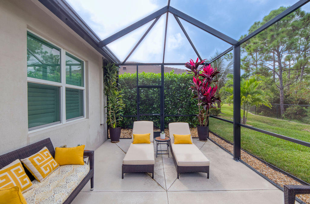 4480 NW Oakleaf Court