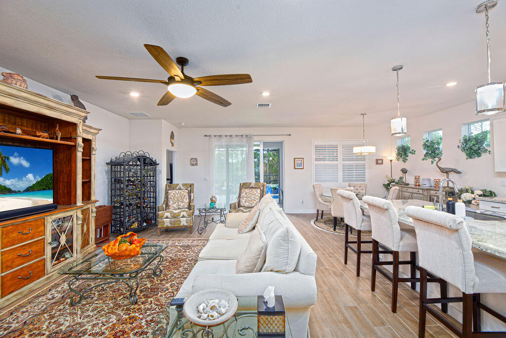 4480 NW Oakleaf Court