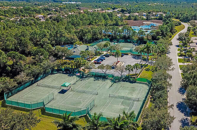 4480 NW Oakleaf Court