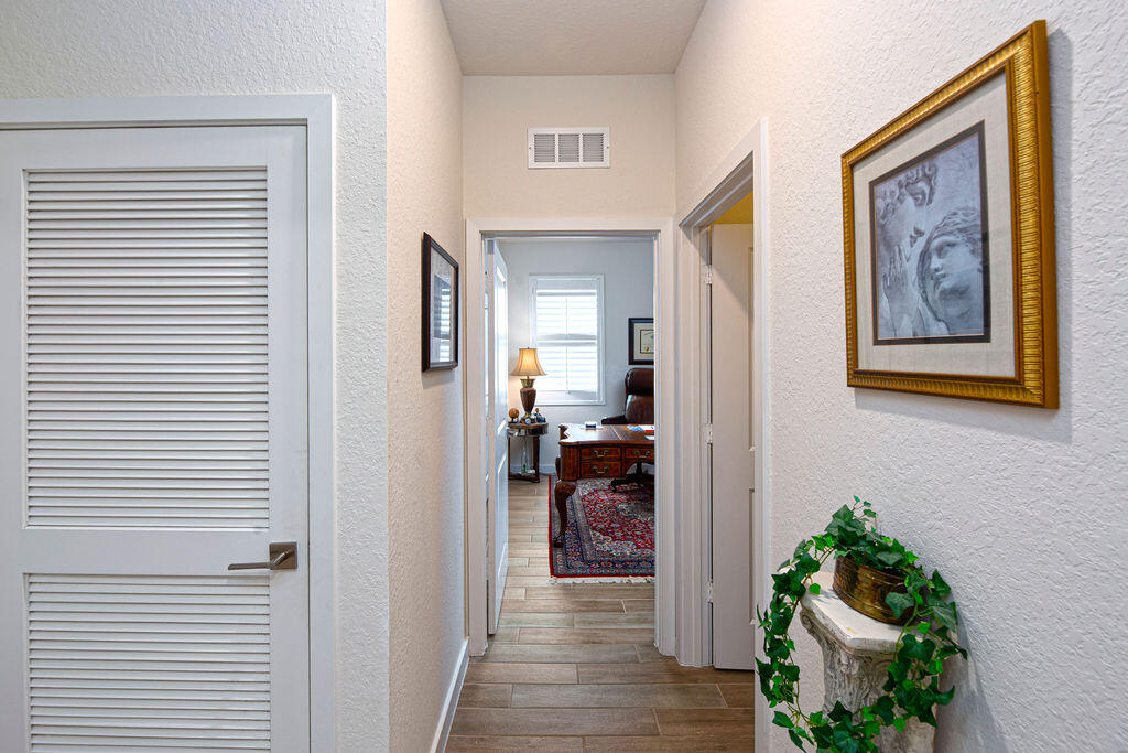 4480 NW Oakleaf Court