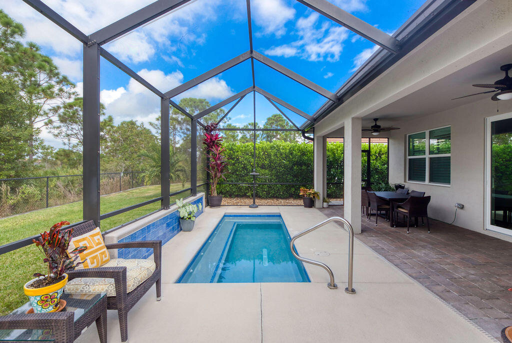 4480 NW Oakleaf Court