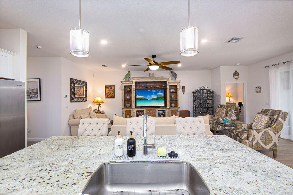 4480 NW Oakleaf Court