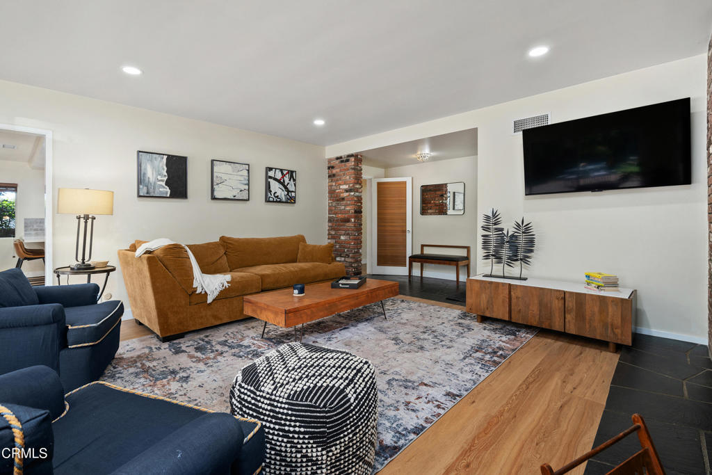 1930 Minoru Drive