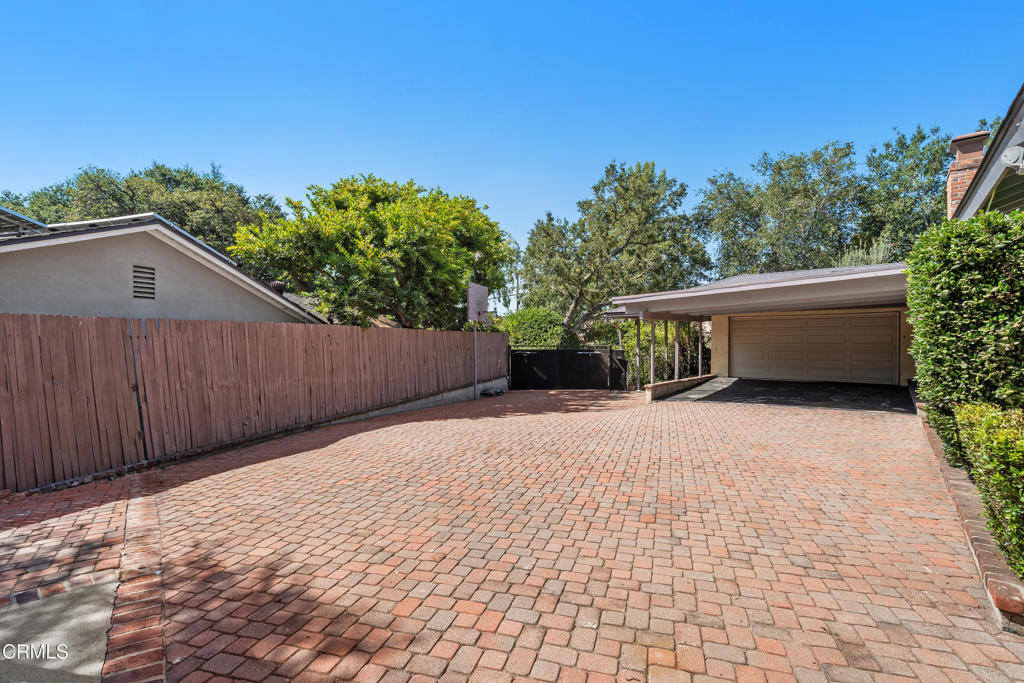 1930 Minoru Drive