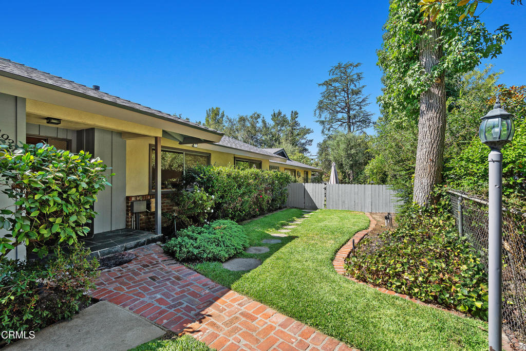 1930 Minoru Drive