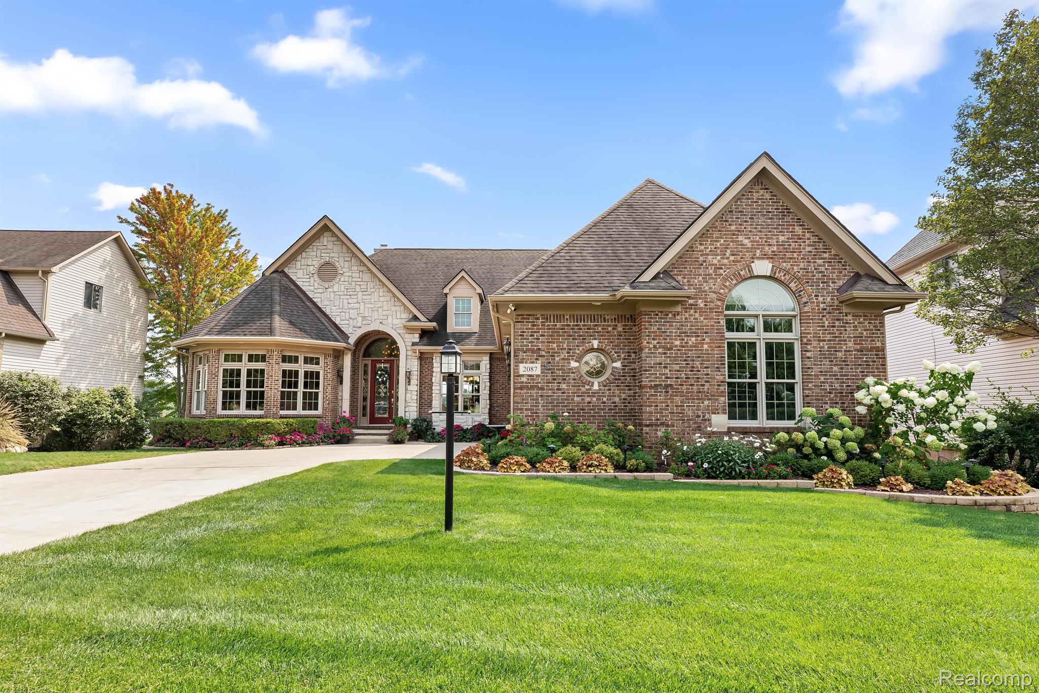 2087 CLIFFSIDE Drive