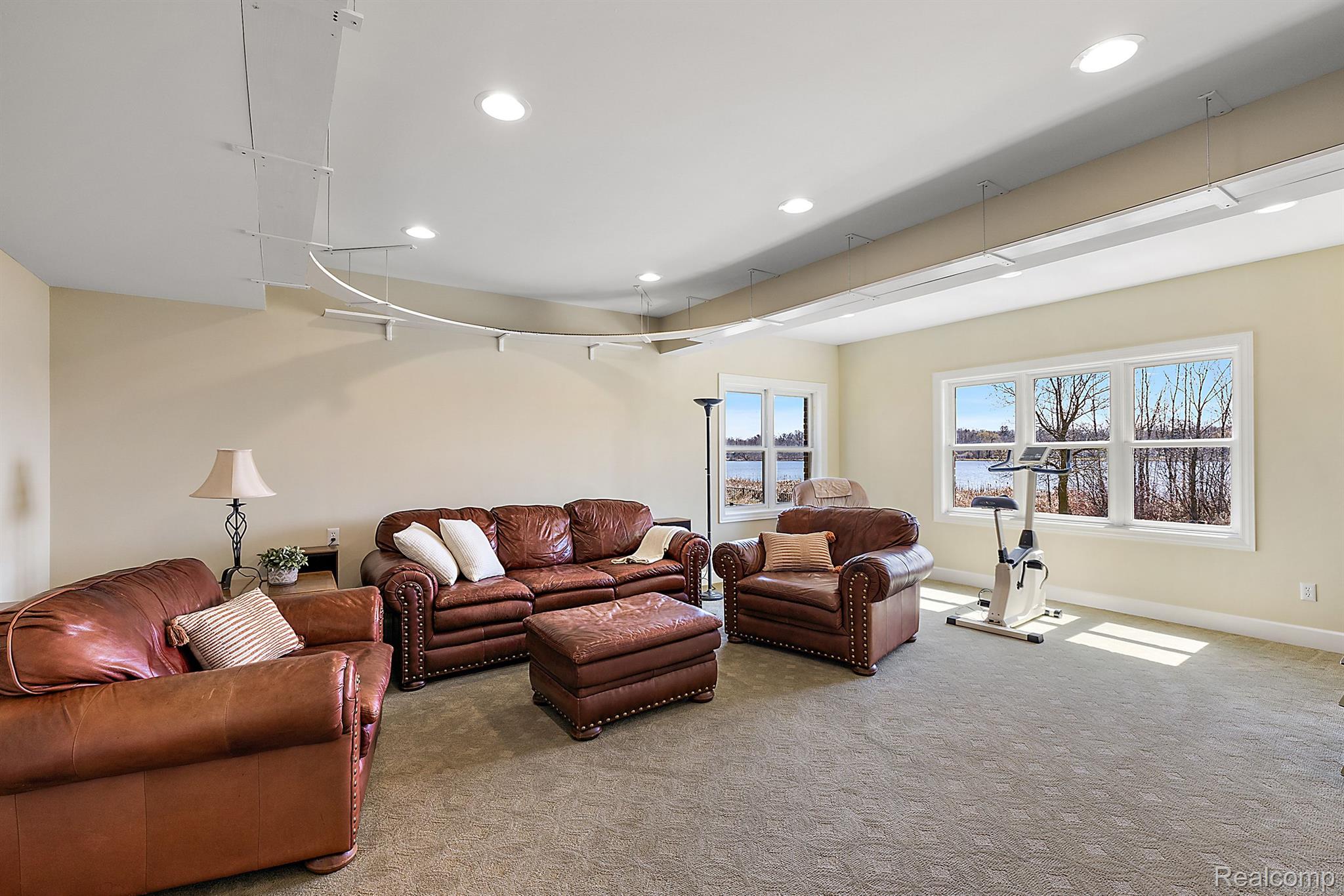 2087 CLIFFSIDE Drive