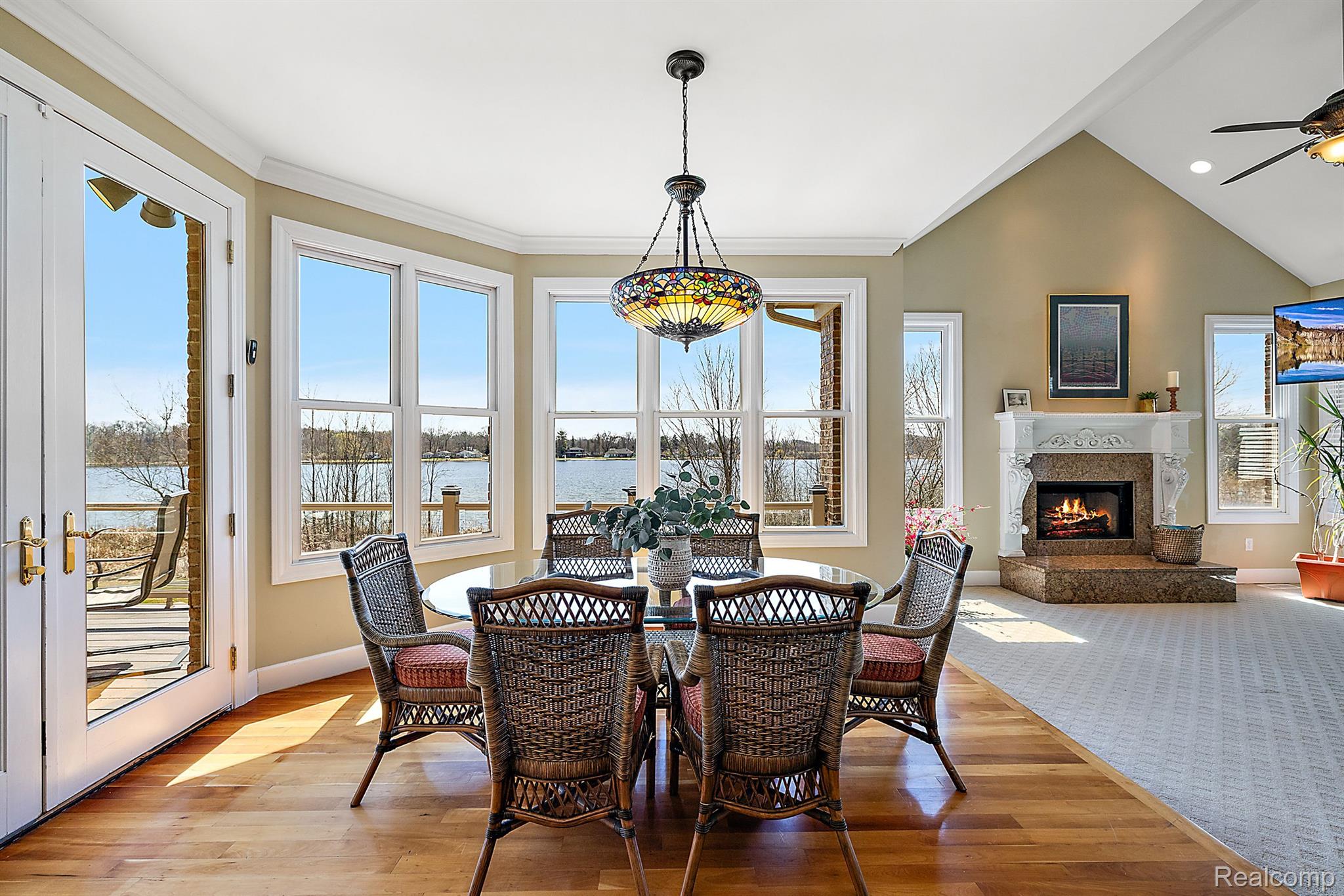 2087 CLIFFSIDE Drive