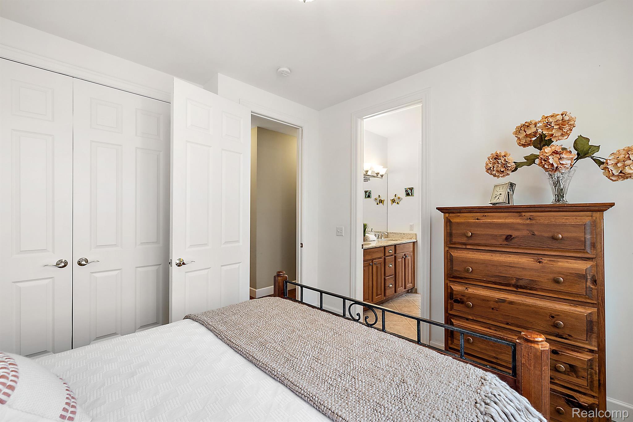 2087 CLIFFSIDE Drive