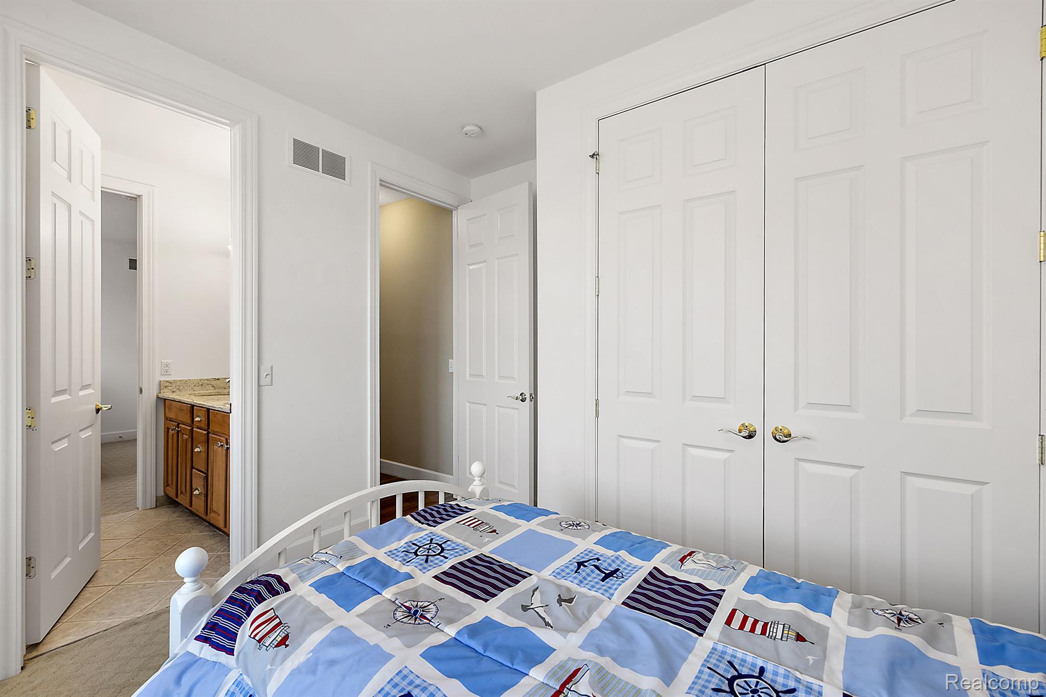 2087 CLIFFSIDE Drive