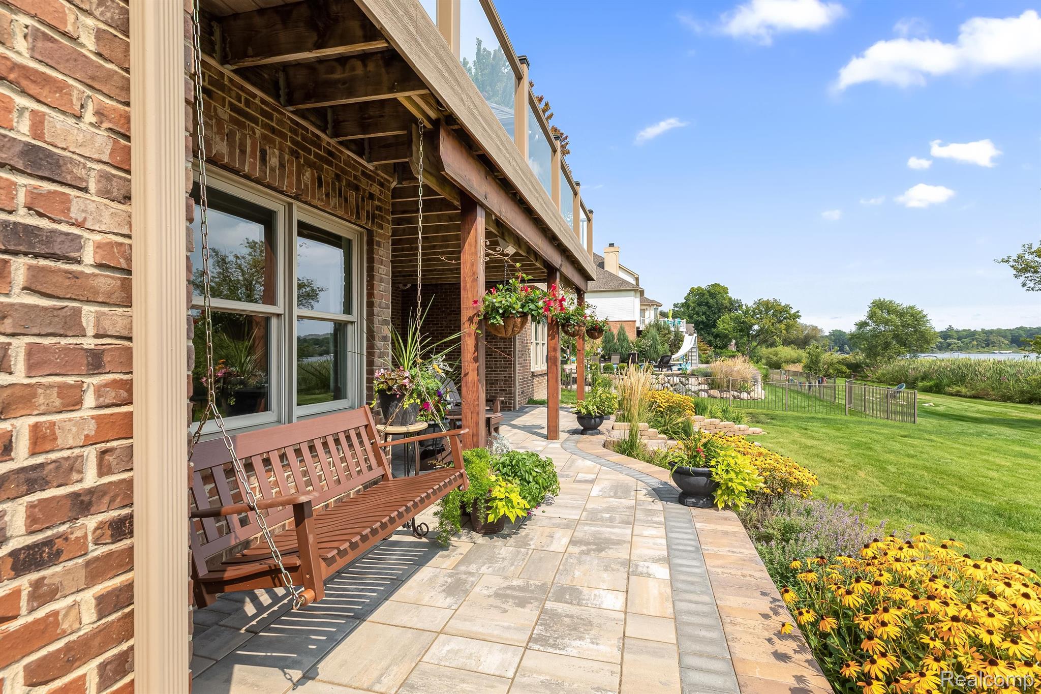 2087 CLIFFSIDE Drive