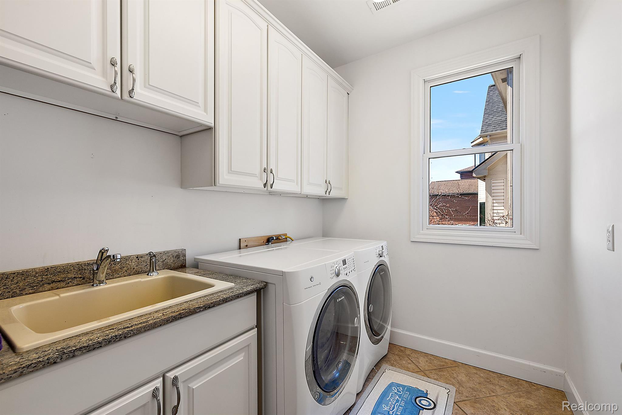 2087 CLIFFSIDE Drive