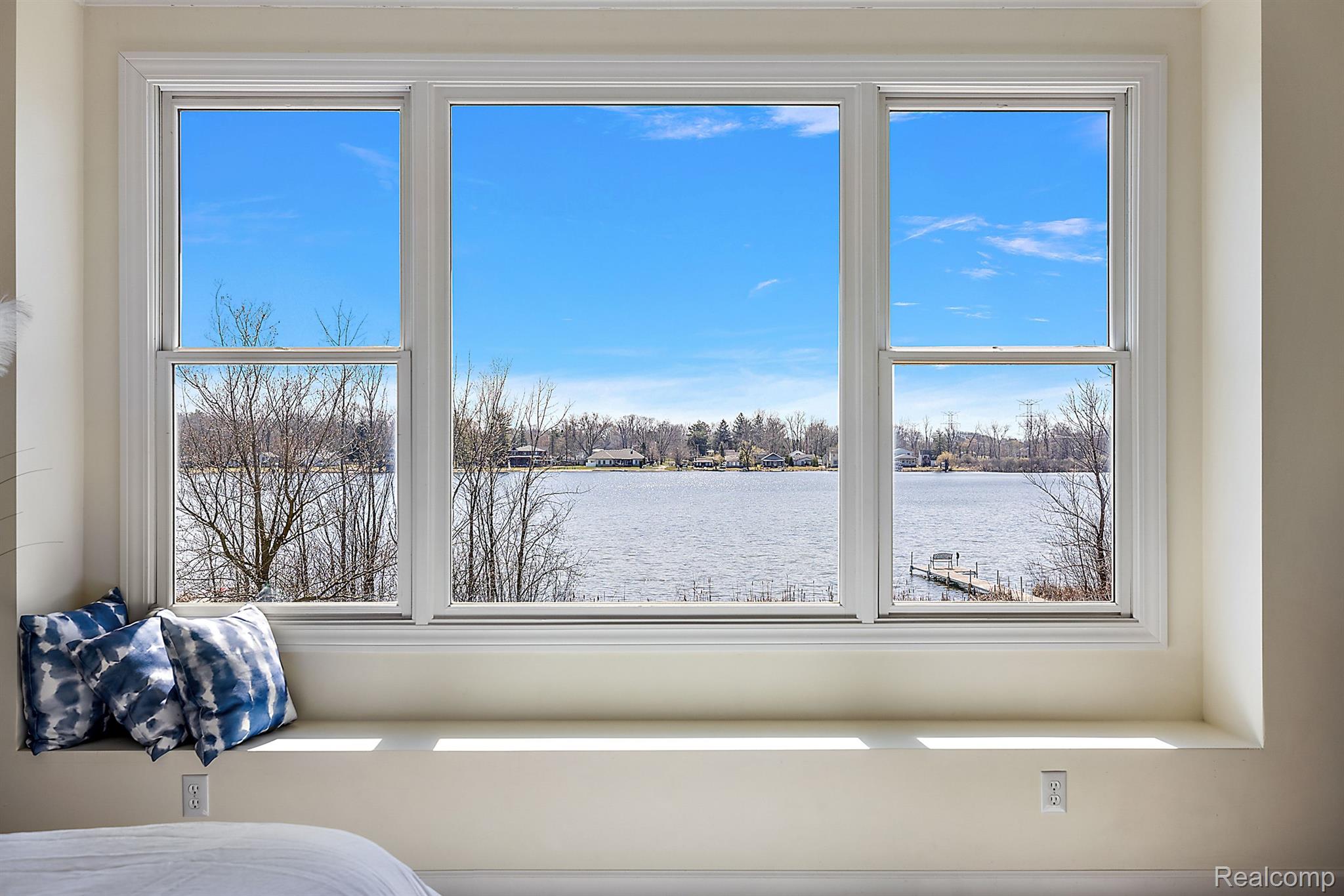 2087 CLIFFSIDE Drive