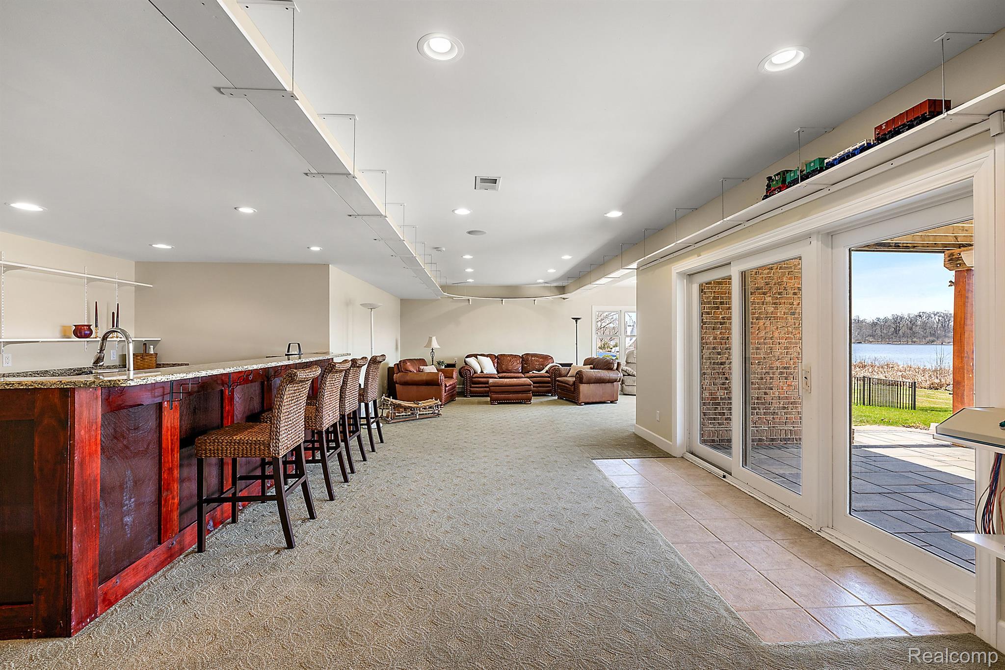 2087 CLIFFSIDE Drive