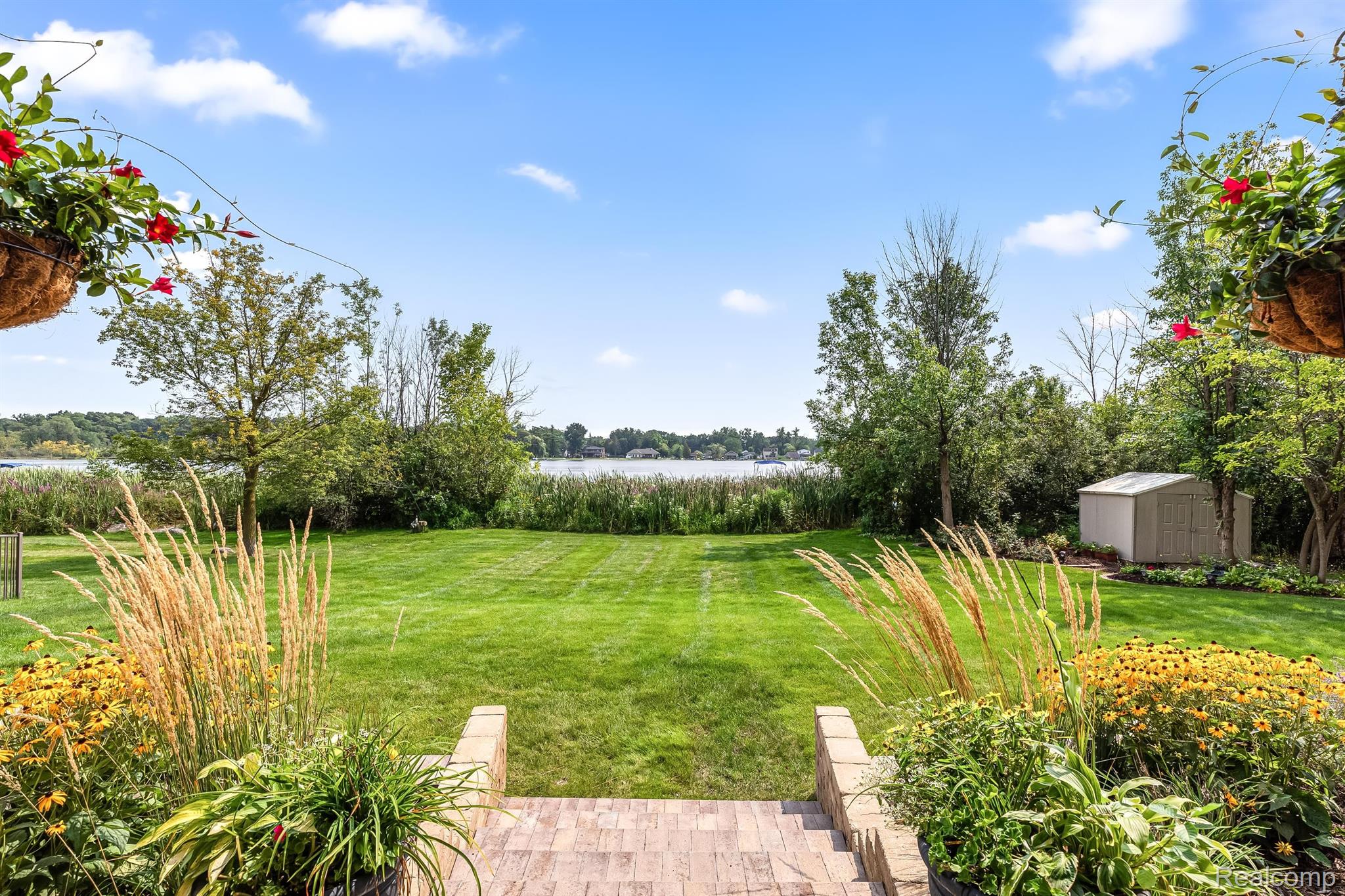 2087 CLIFFSIDE Drive