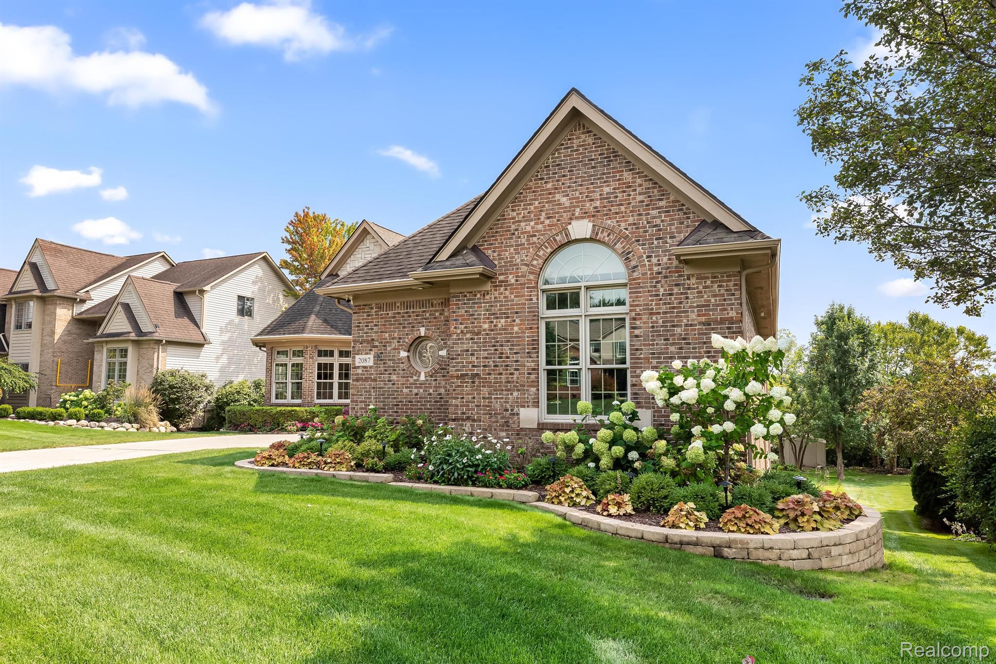 2087 CLIFFSIDE Drive