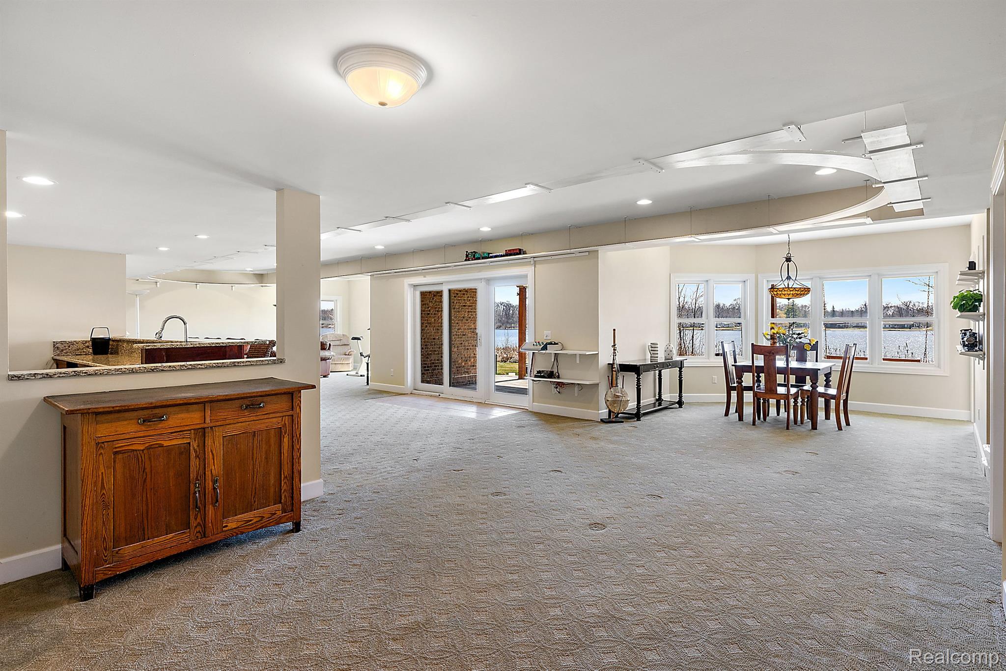 2087 CLIFFSIDE Drive