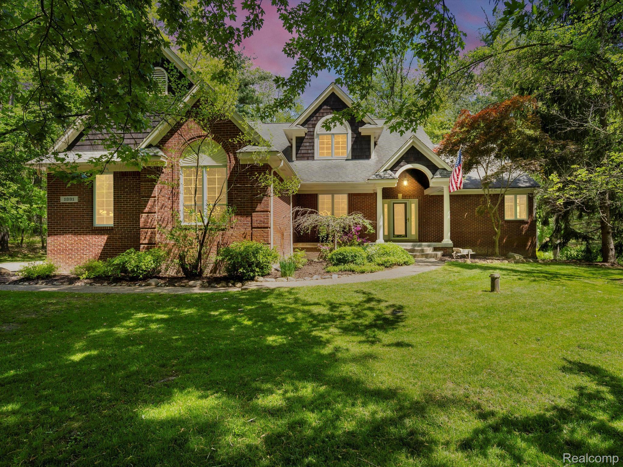 1331 Avon Circle W
