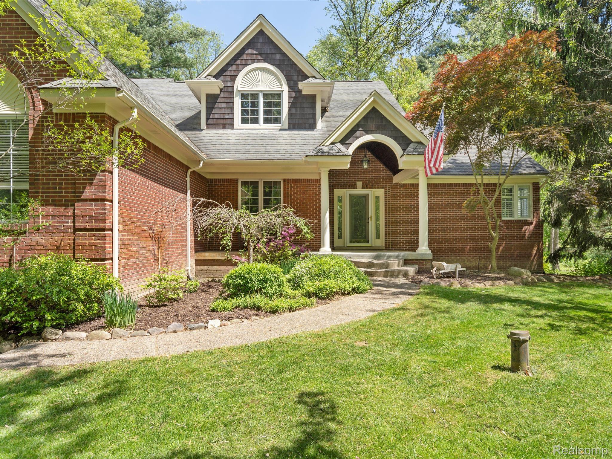 1331 Avon Circle W