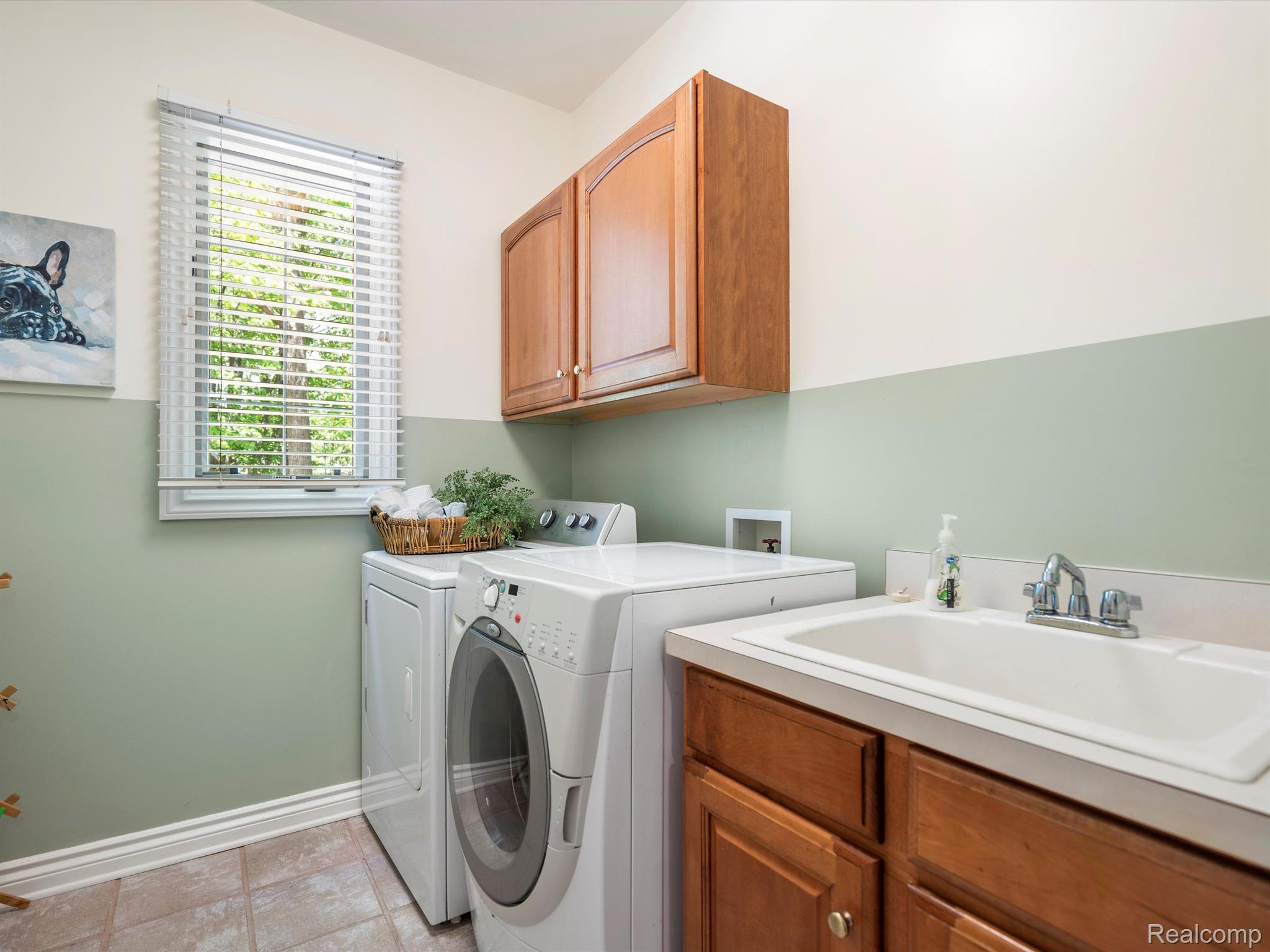 1331 Avon Circle W