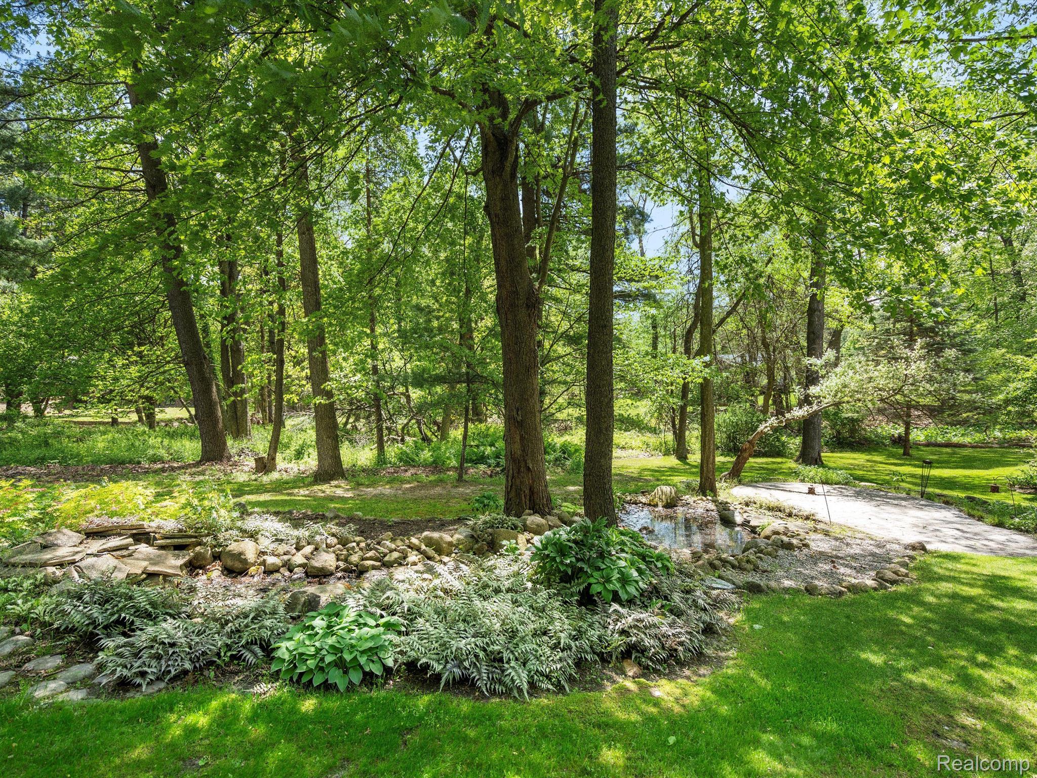 1331 Avon Circle W