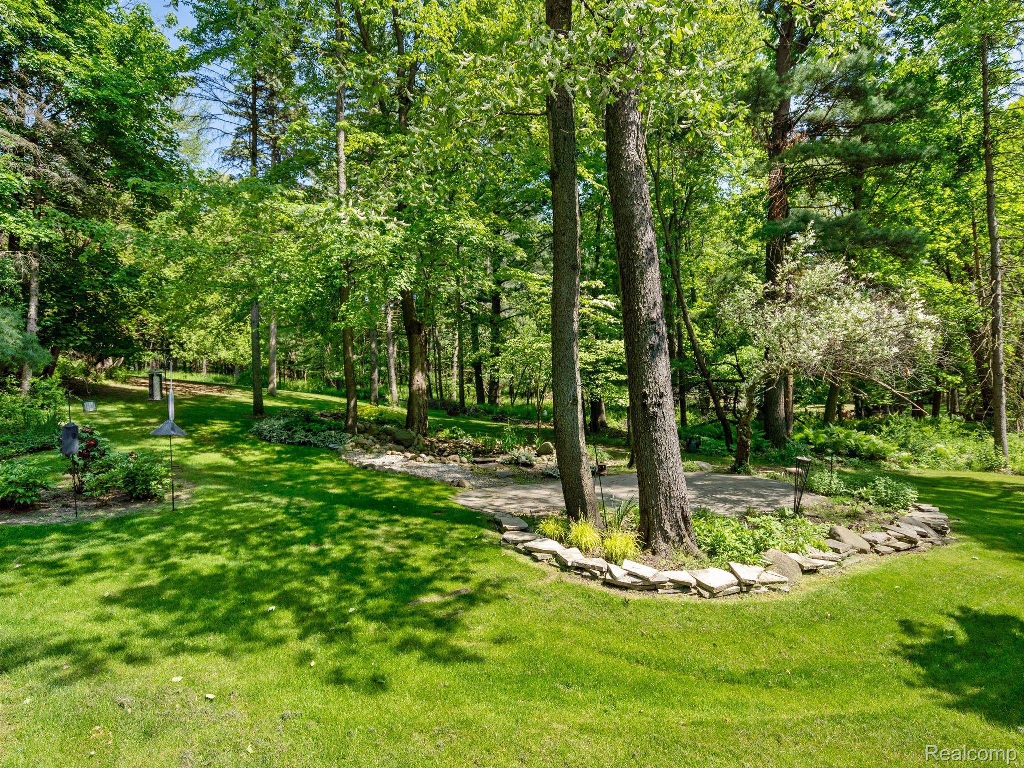 1331 Avon Circle W
