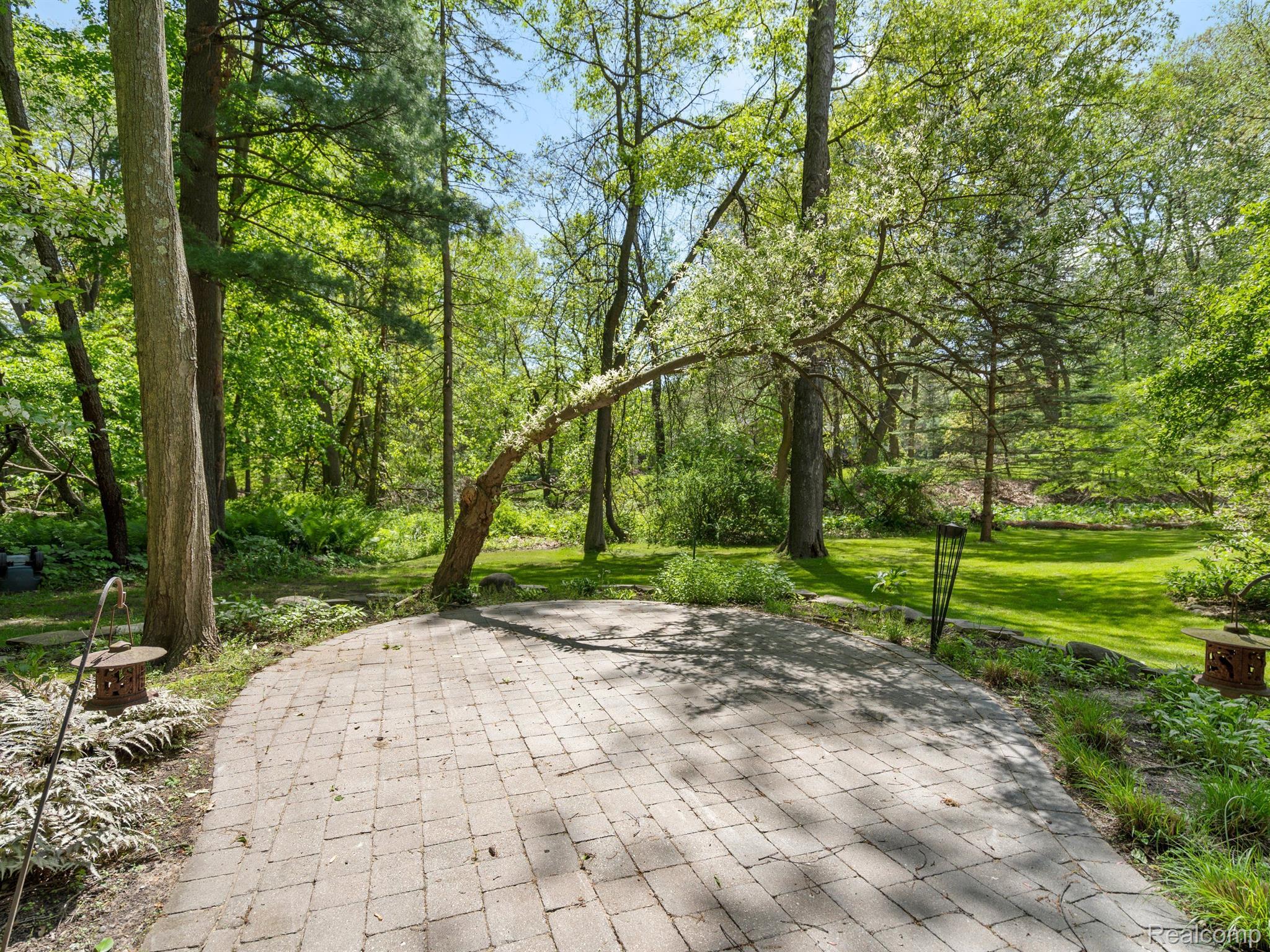 1331 Avon Circle W