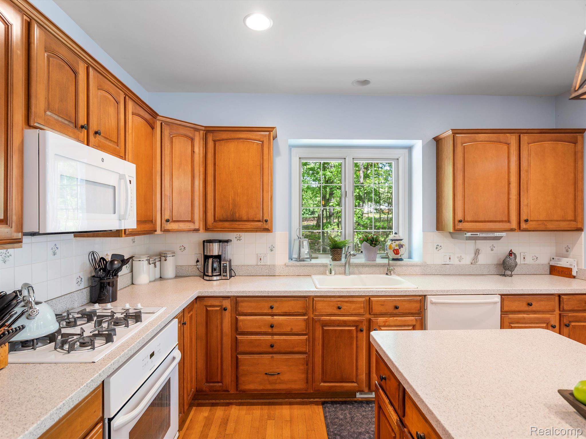 1331 Avon Circle W