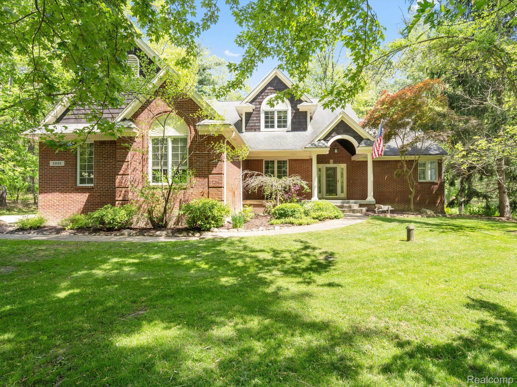 1331 Avon Circle W