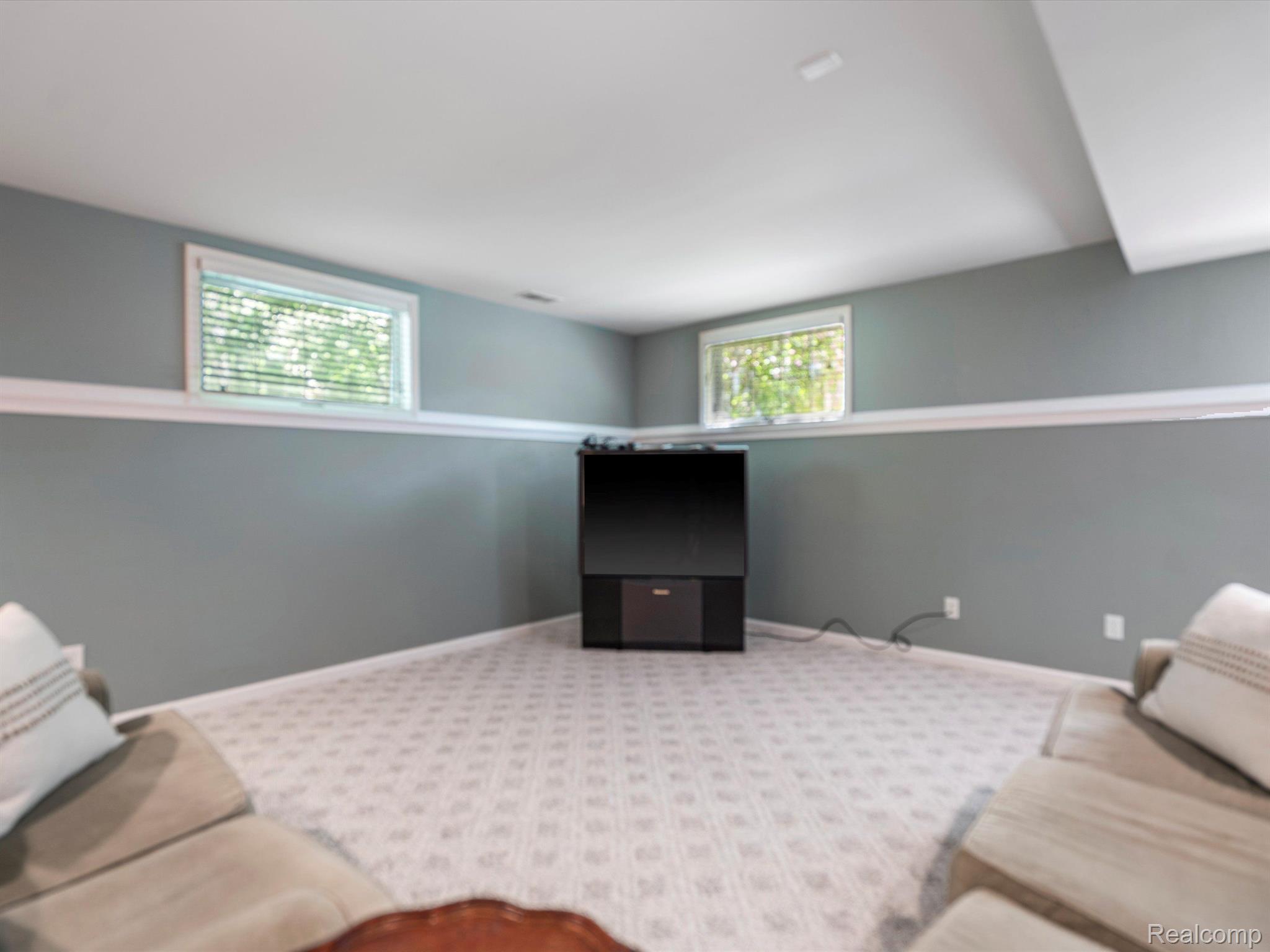 1331 Avon Circle W