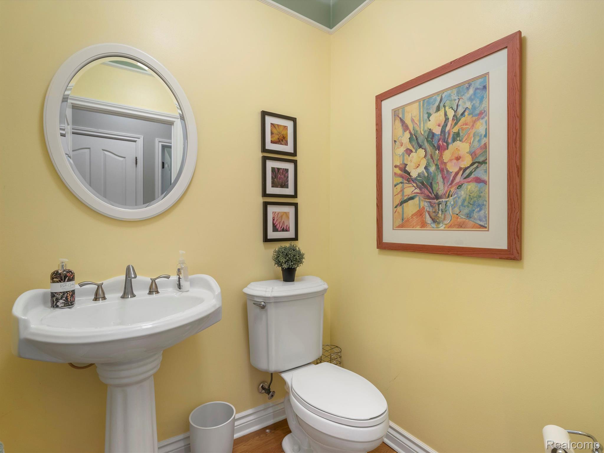 1331 Avon Circle W