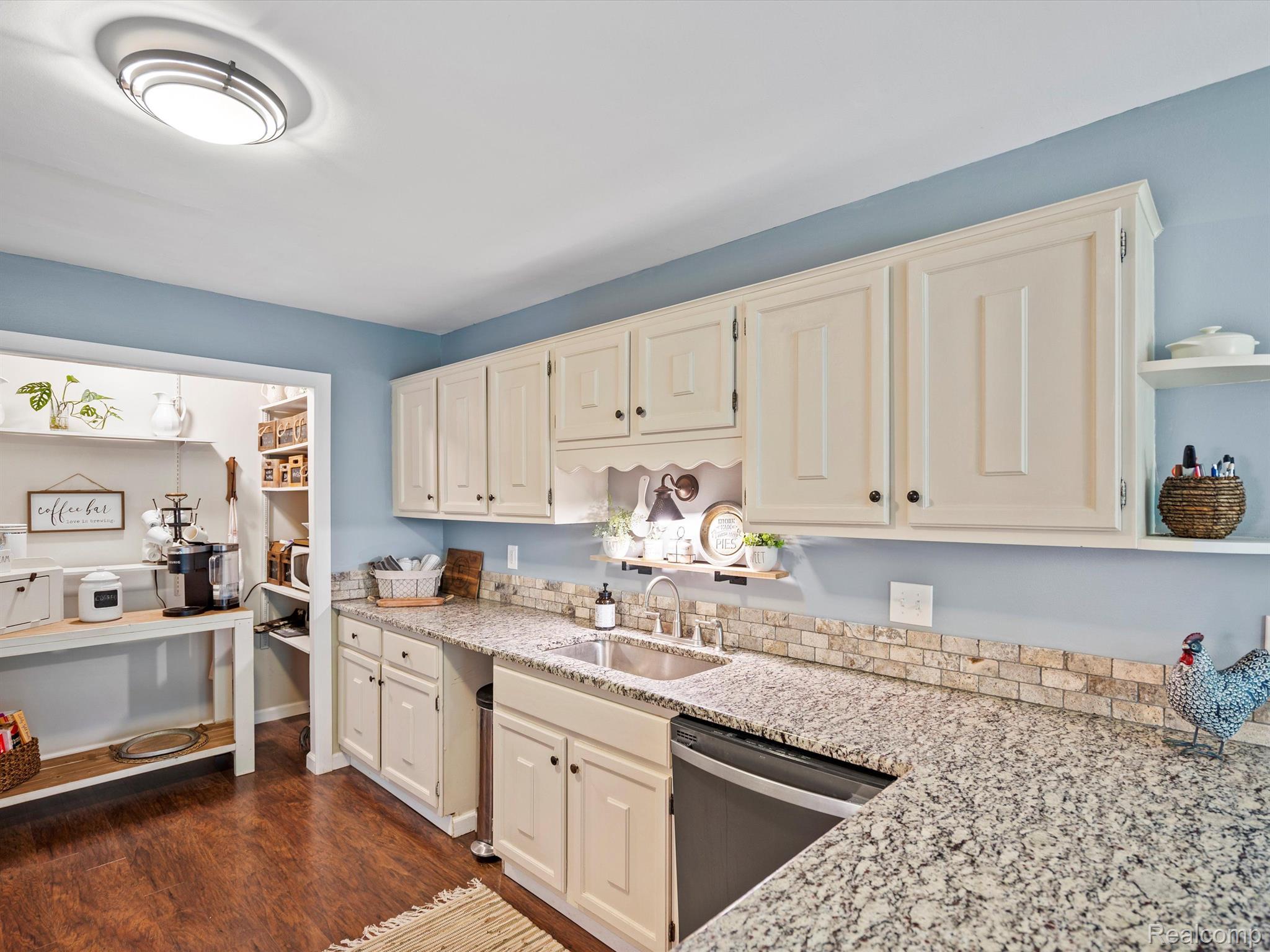 1233 CANDLESTICK Lane