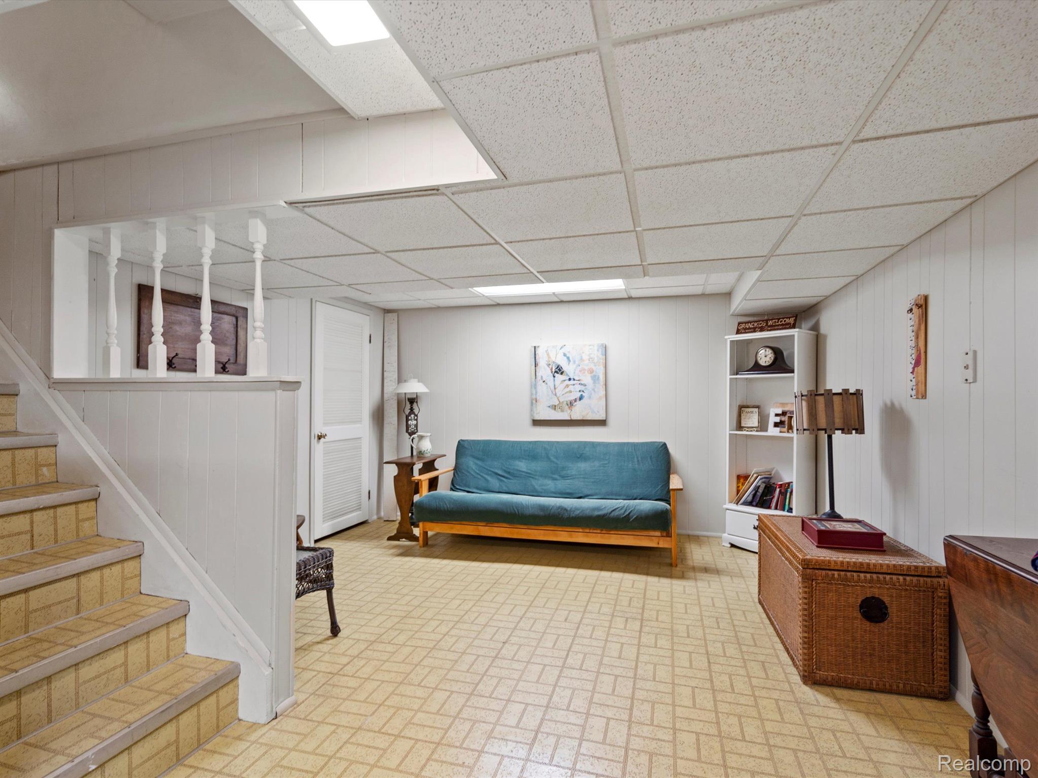 1233 CANDLESTICK Lane