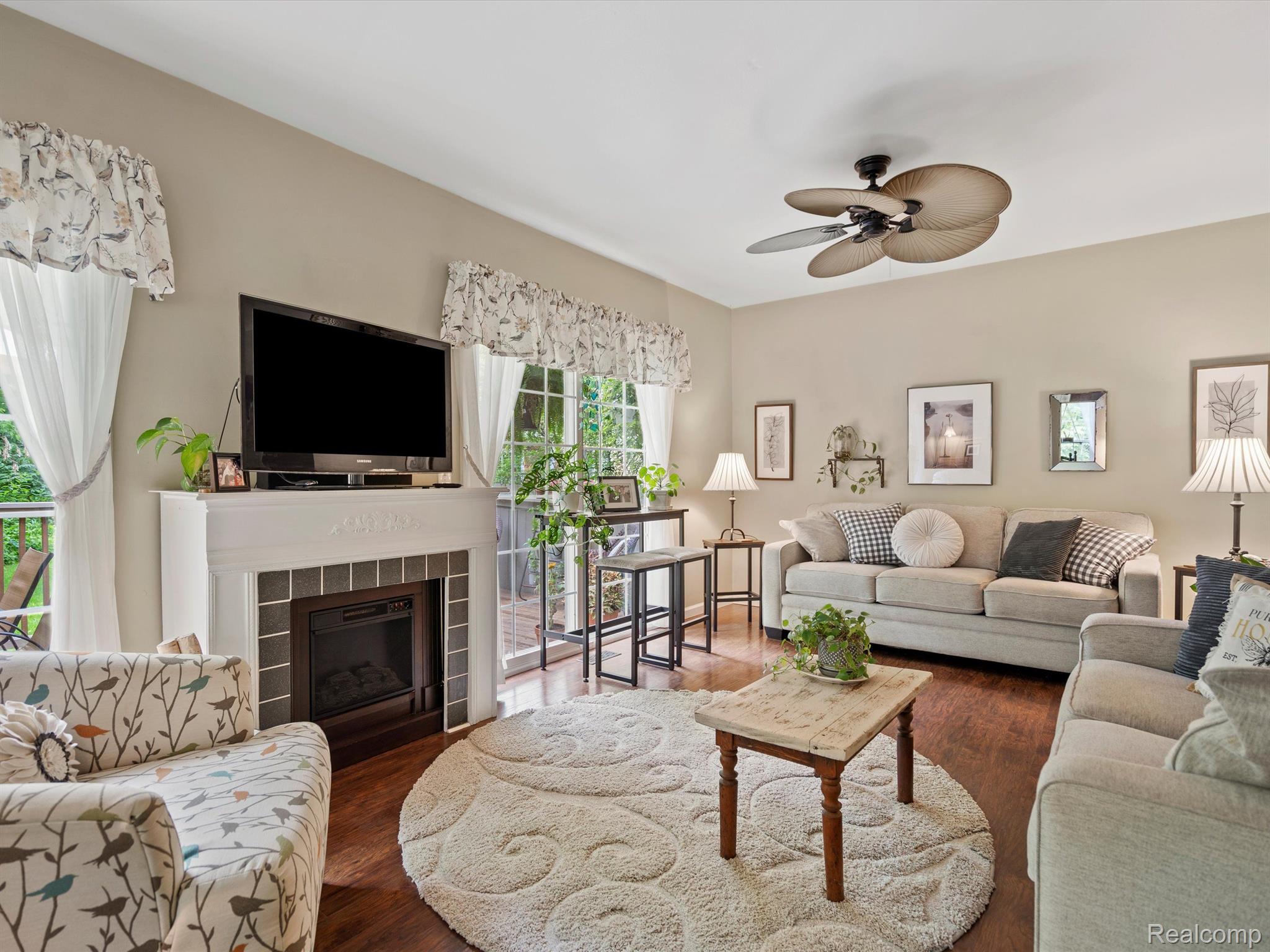 1233 CANDLESTICK Lane