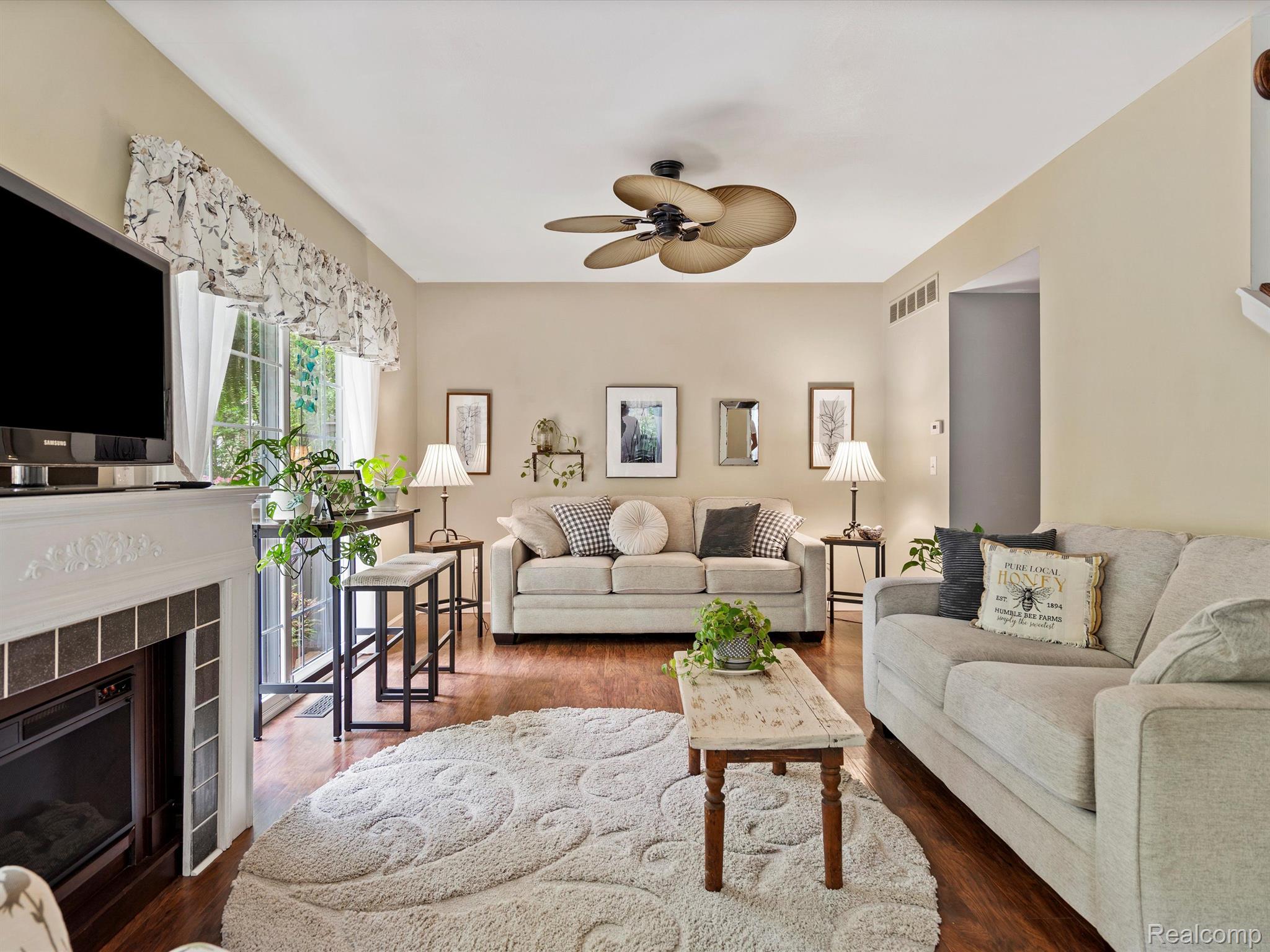 1233 CANDLESTICK Lane