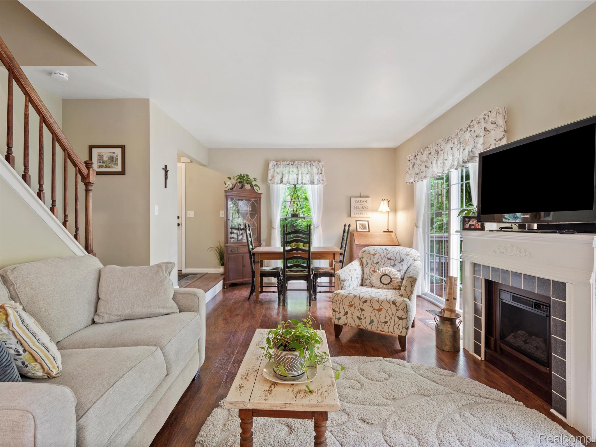 1233 CANDLESTICK Lane
