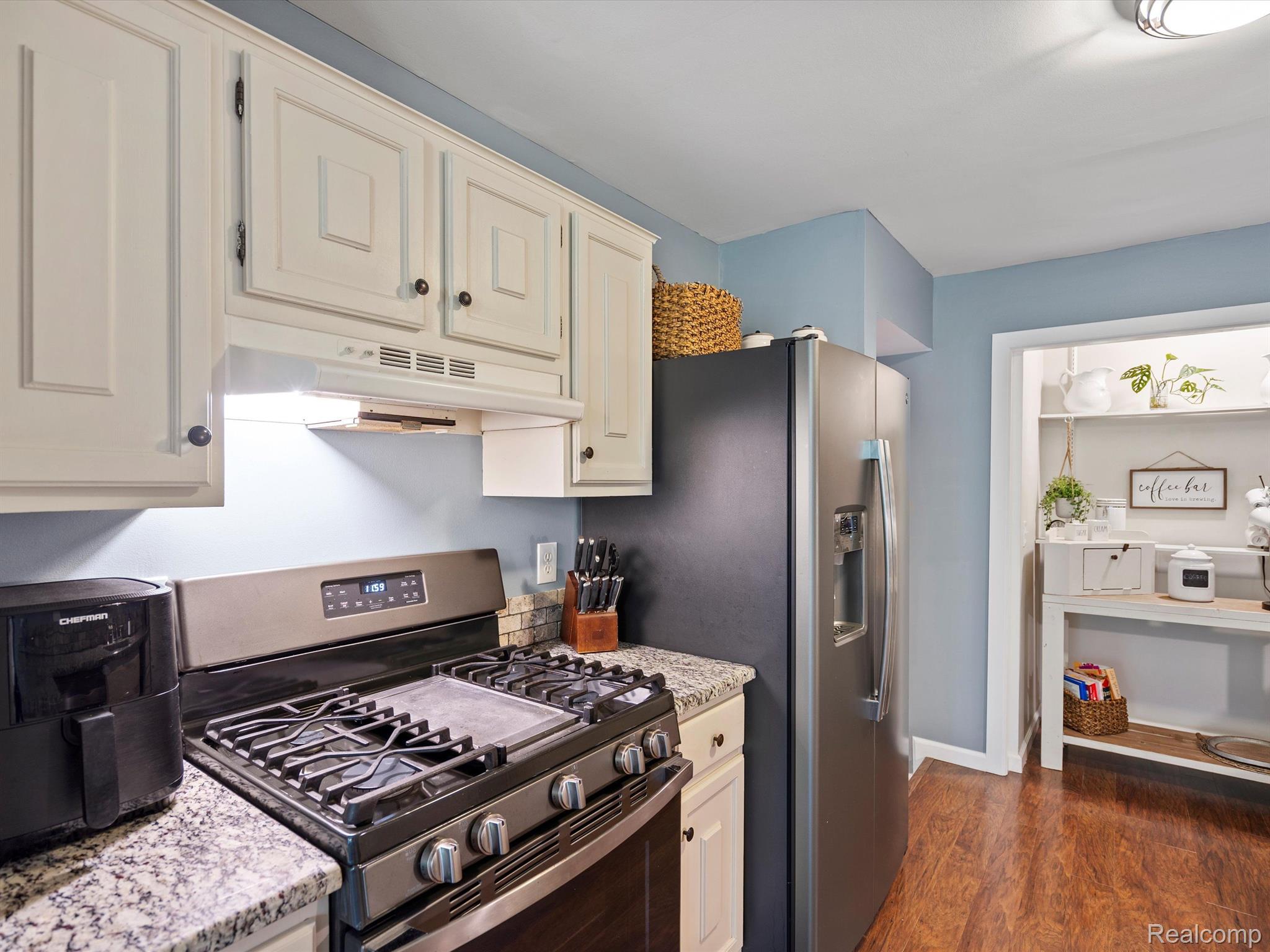 1233 CANDLESTICK Lane