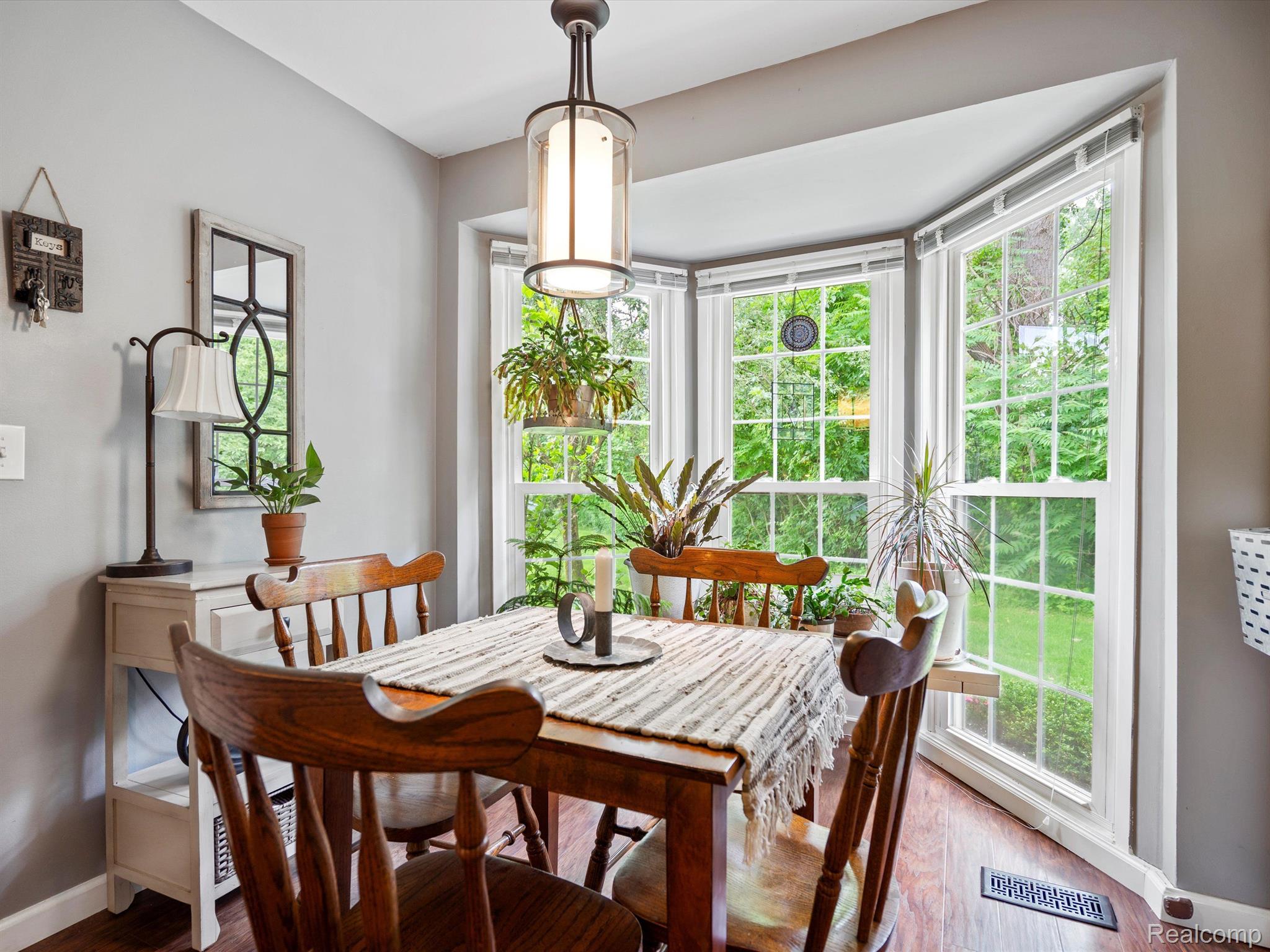1233 CANDLESTICK Lane