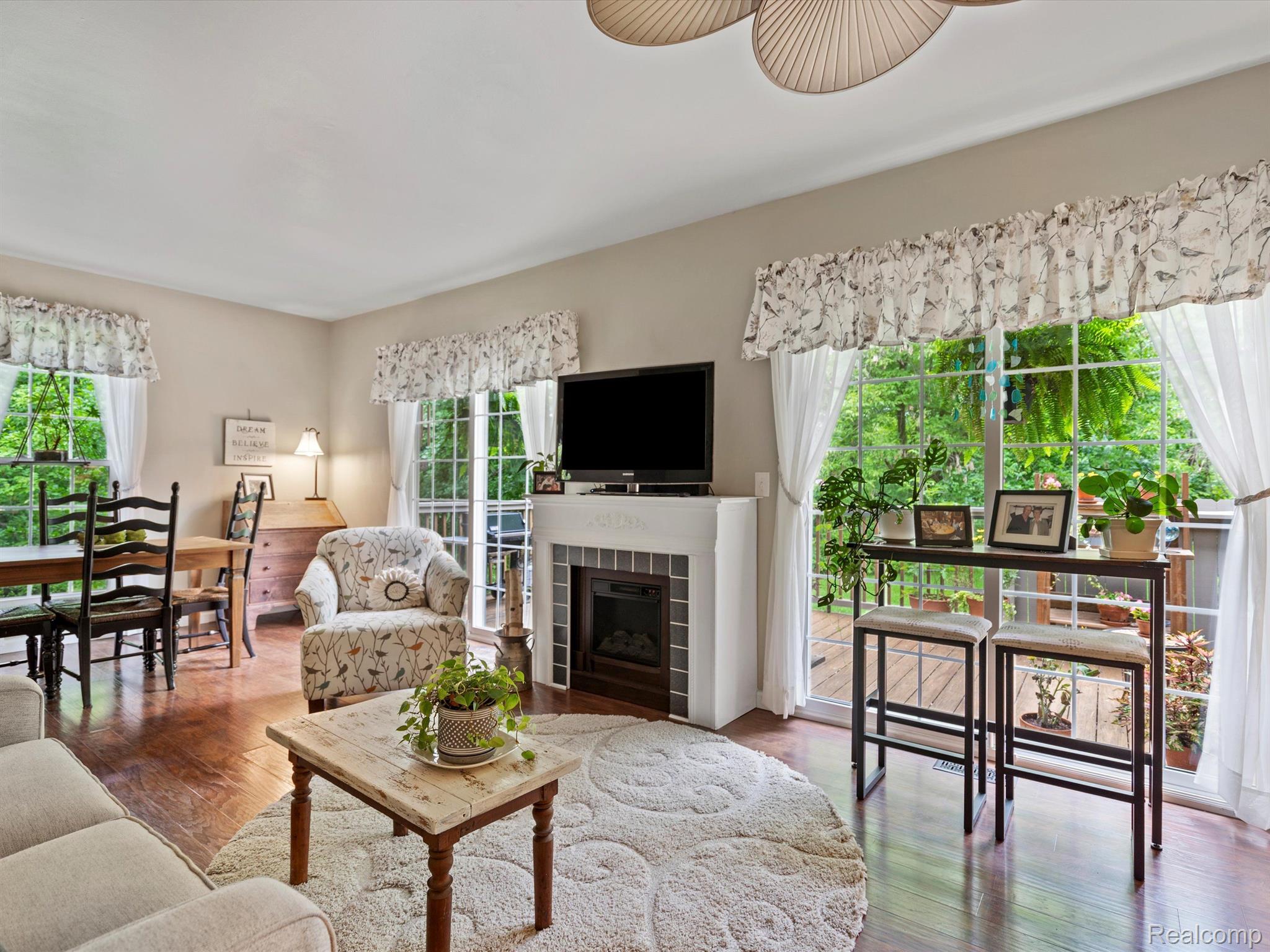 1233 CANDLESTICK Lane