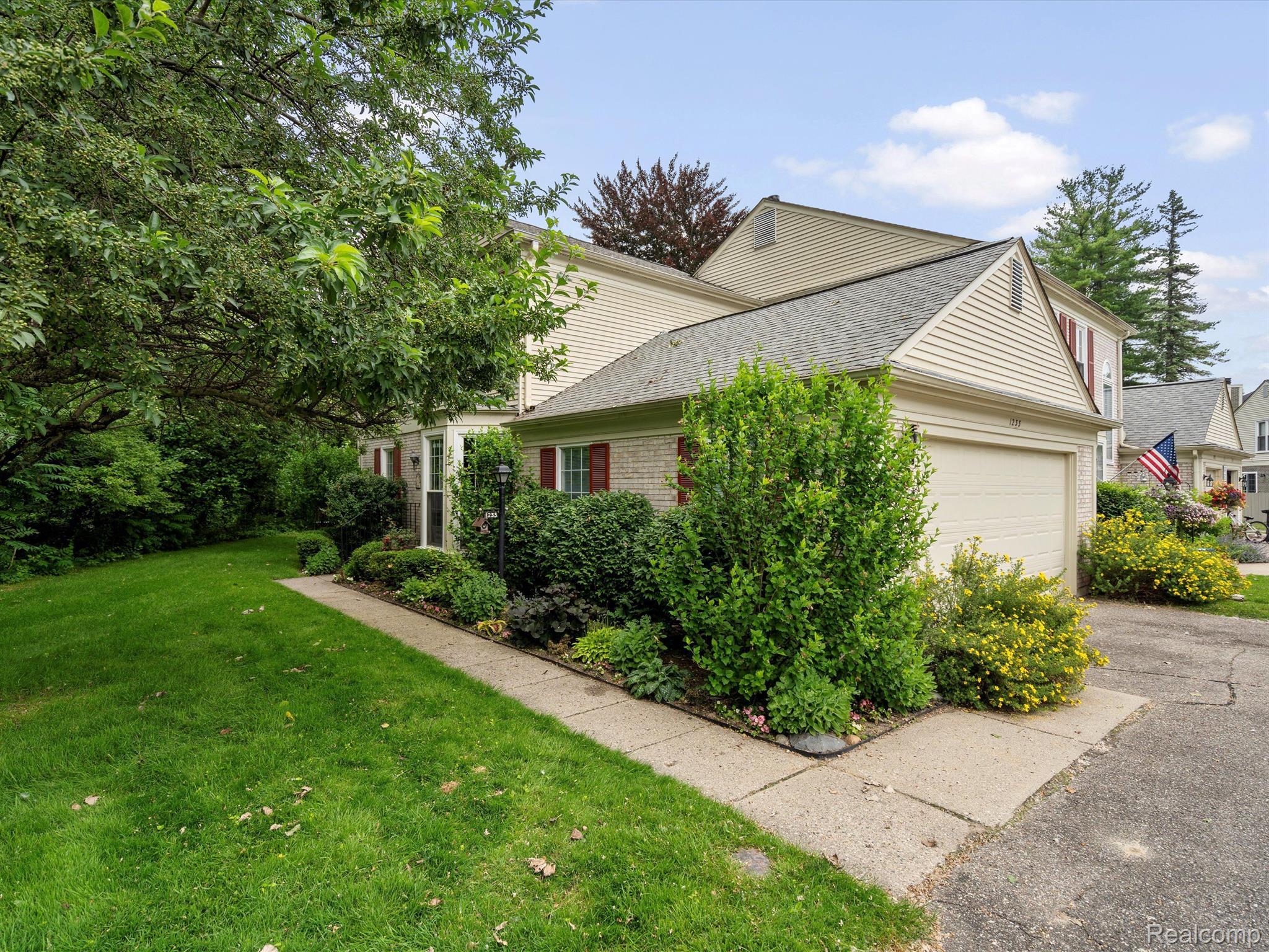 1233 CANDLESTICK Lane
