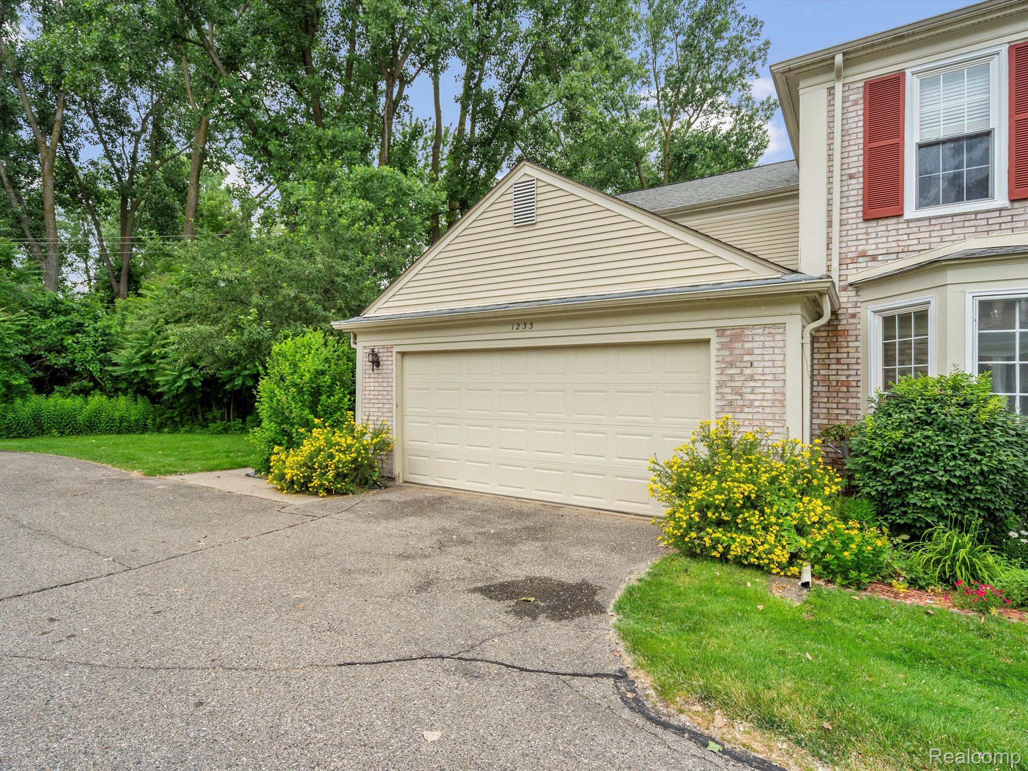 1233 CANDLESTICK Lane