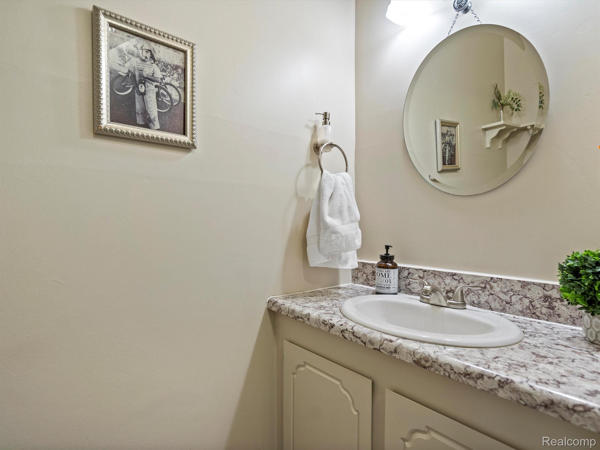 1233 CANDLESTICK Lane