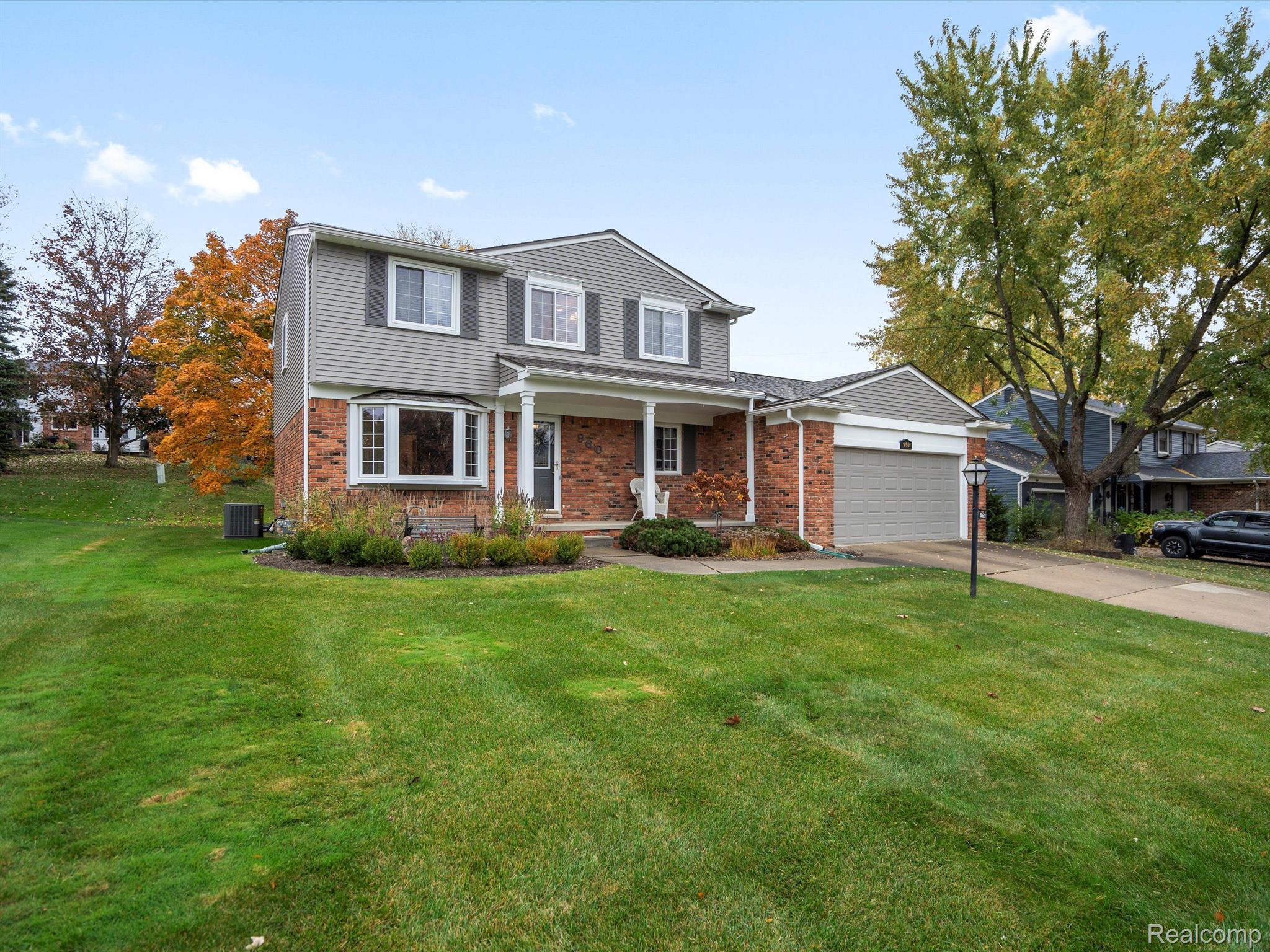 960 DAHLIA Lane