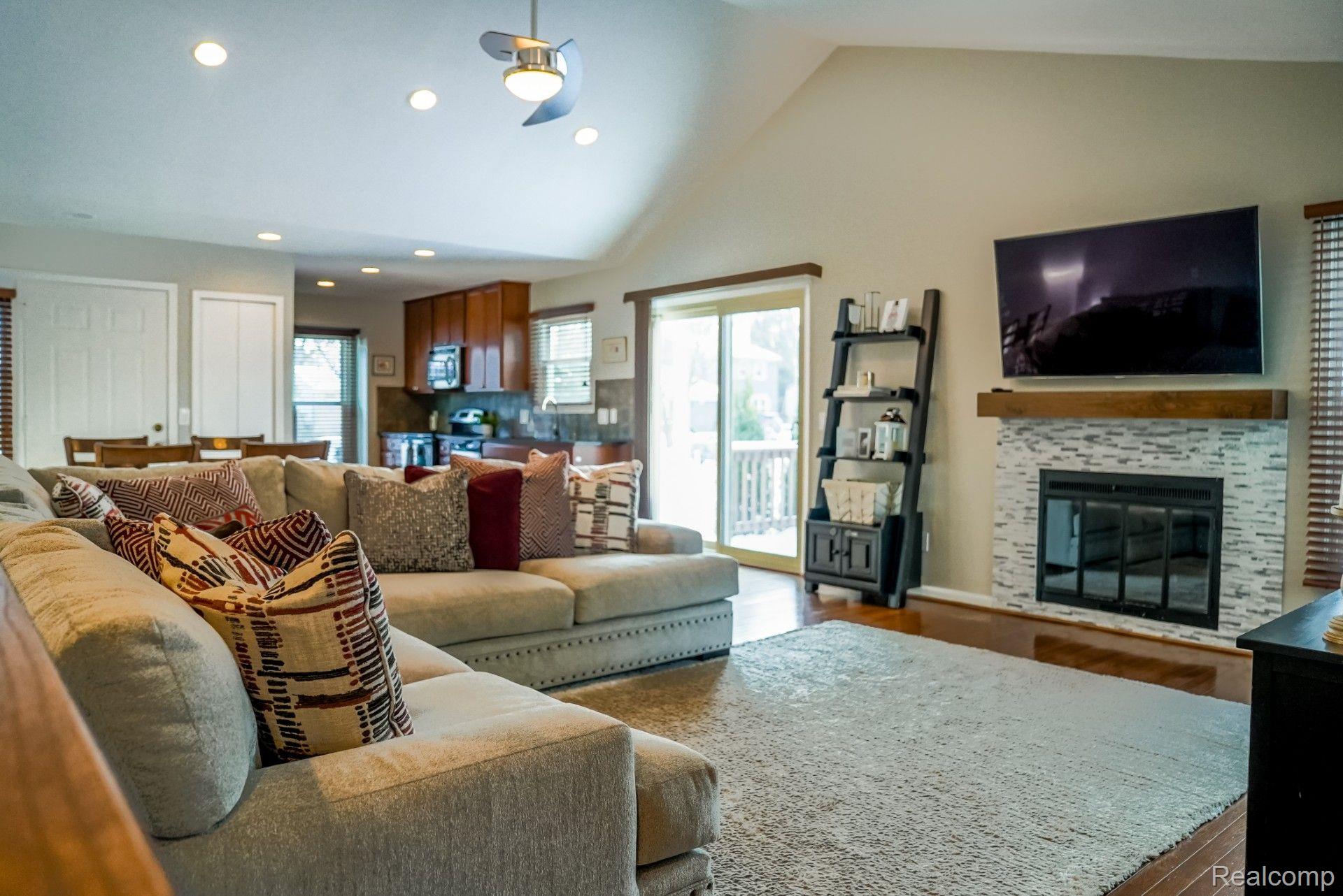 708 DRESSLER Lane