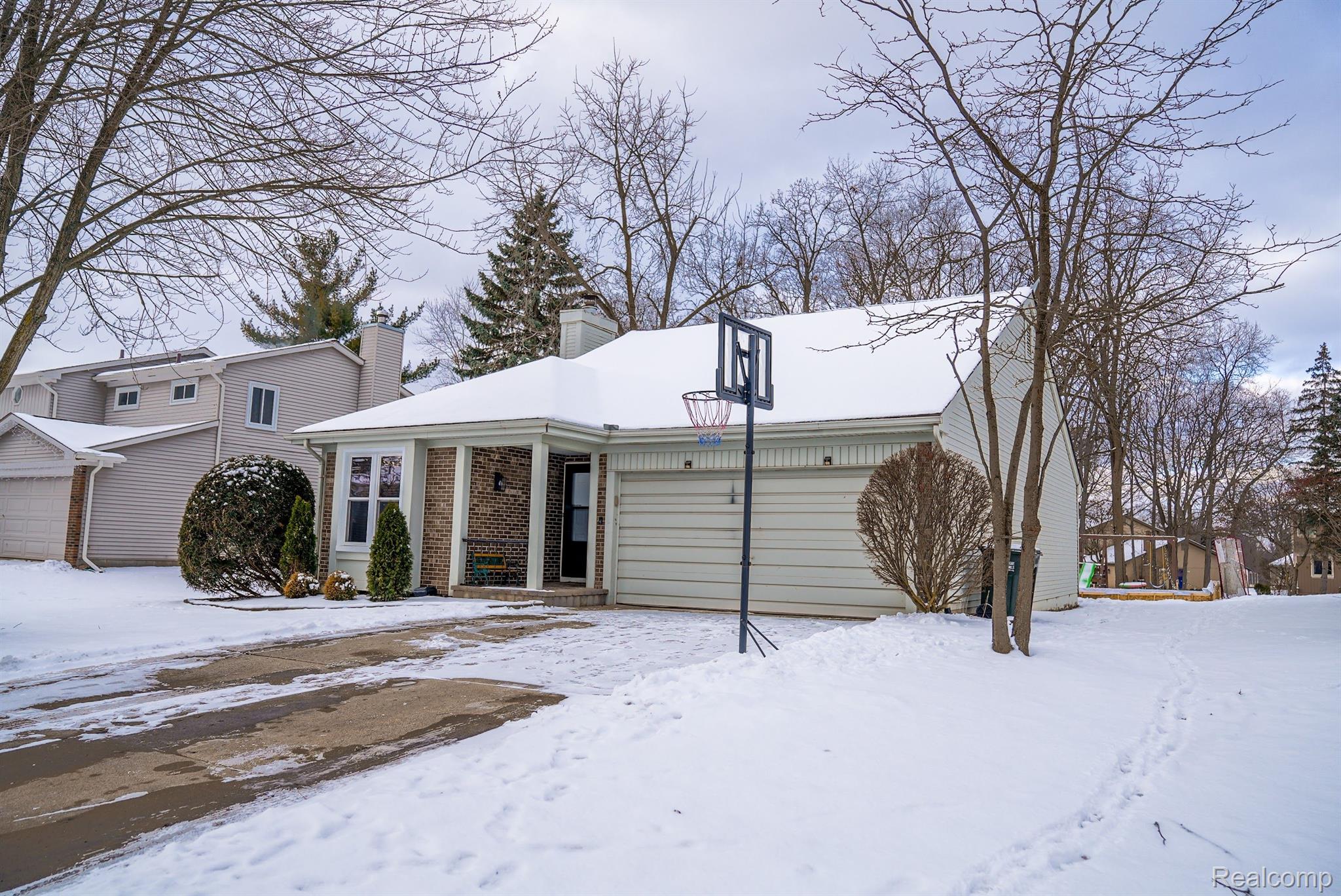 708 DRESSLER Lane